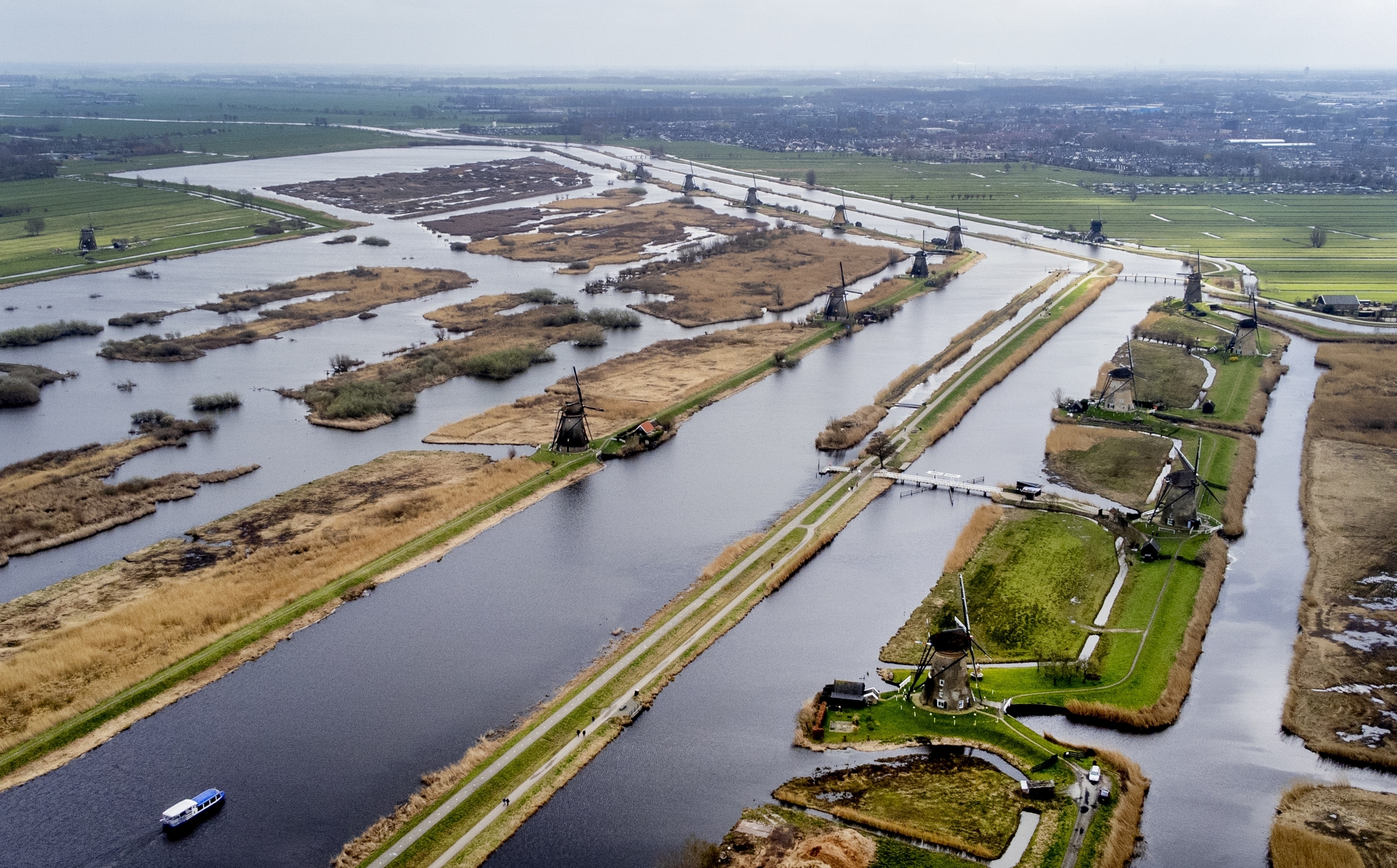 The wind pumps of Kinderdijk work in Kinderdijk, Netherlands