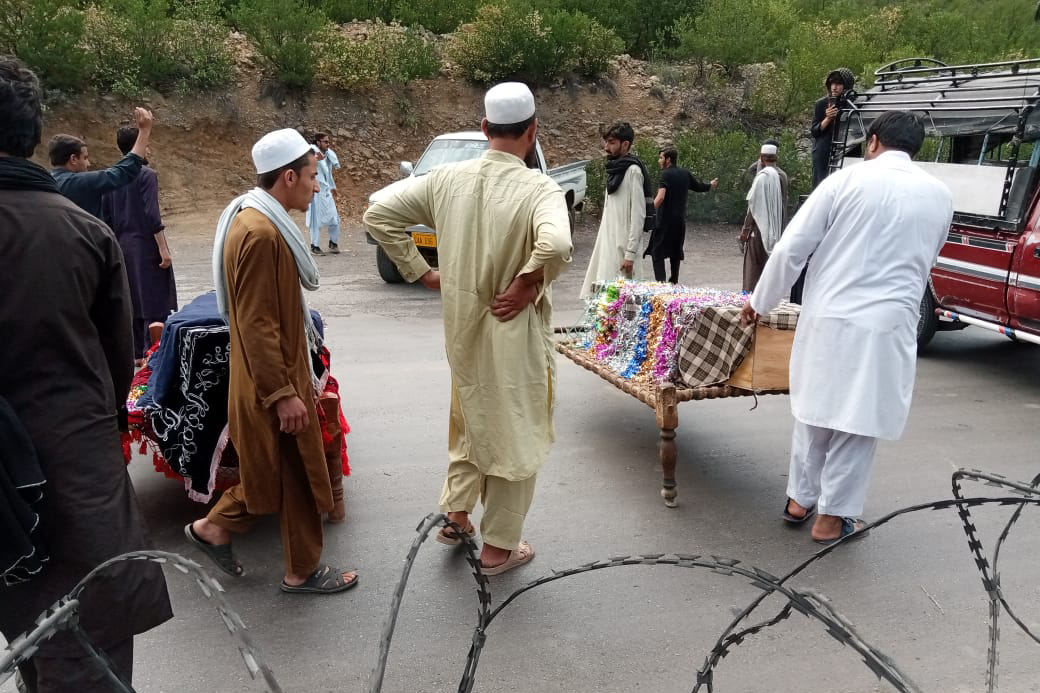 People with the bodies of those killed in the clash [Courtesy of Asad Noushad]