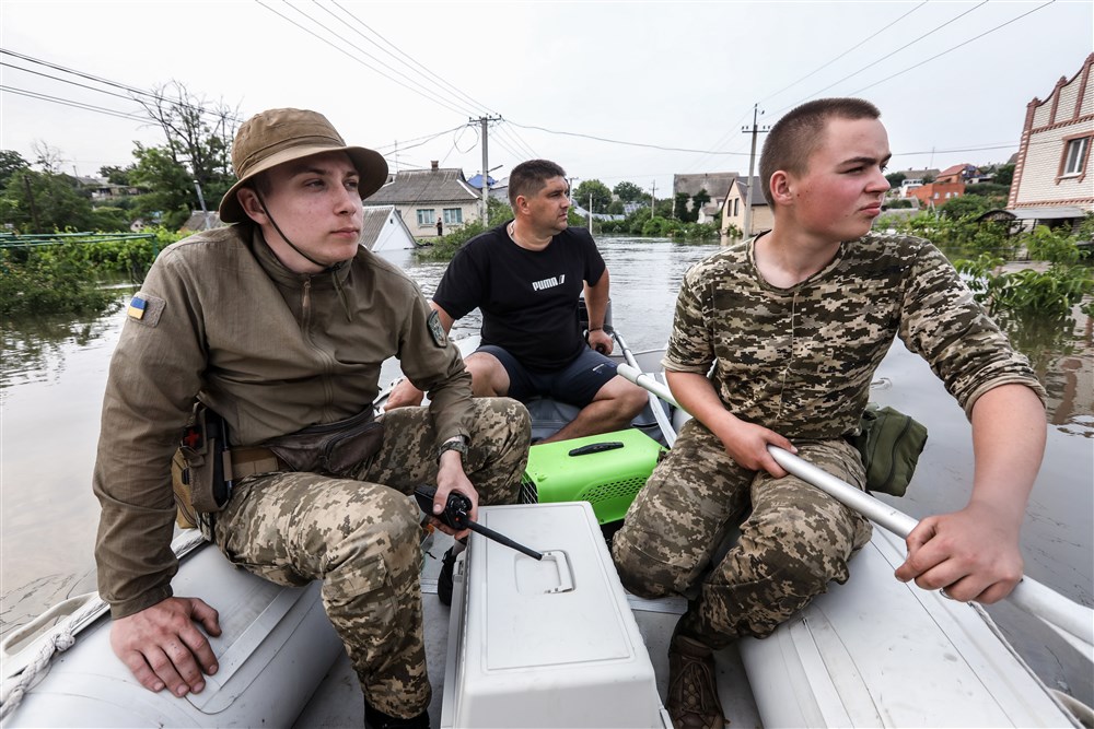 epa10678480 Volunteers ride on a rubber boat as they search for stranded animals in a flooded area of Kherson, Ukraine, 07 June 2023. UkraineUkraine has accused Russian forces of destroying a critical dam and hydroelectric power plant on the Dnipro River in the Kherson region along the front line in southern Ukraine on 06 June. A number of settlements were completely or partially flooded, Kherson region governor Oleksandr Prokudin said on telegram. Russian troops entered Ukraine in February 2022 starting a conflict that has provoked destruction and a humanitarian crisis. EPA-EFE/MYKOLA TYMCHENKO