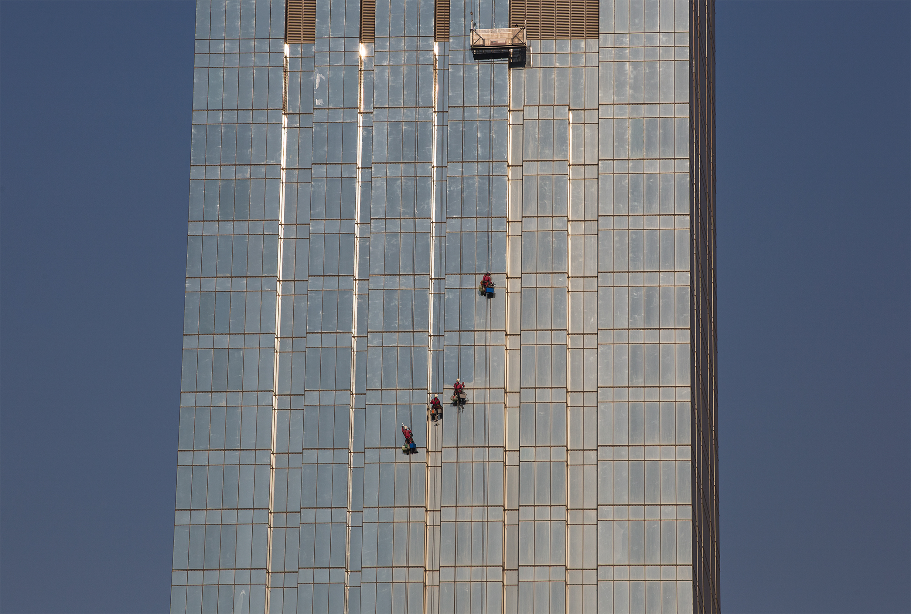 Window cleaning, Qatar,