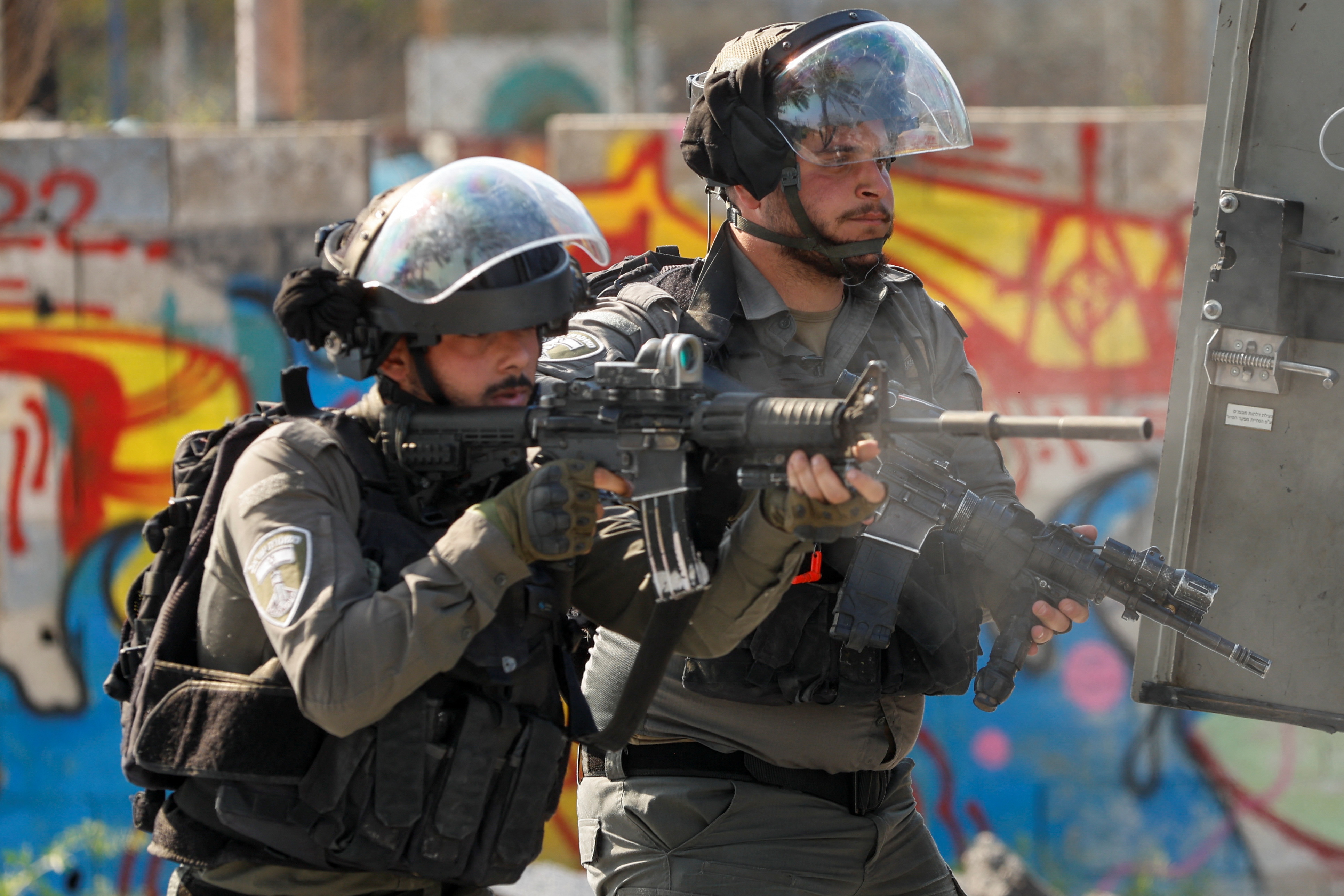 Israeli soldiers take aim