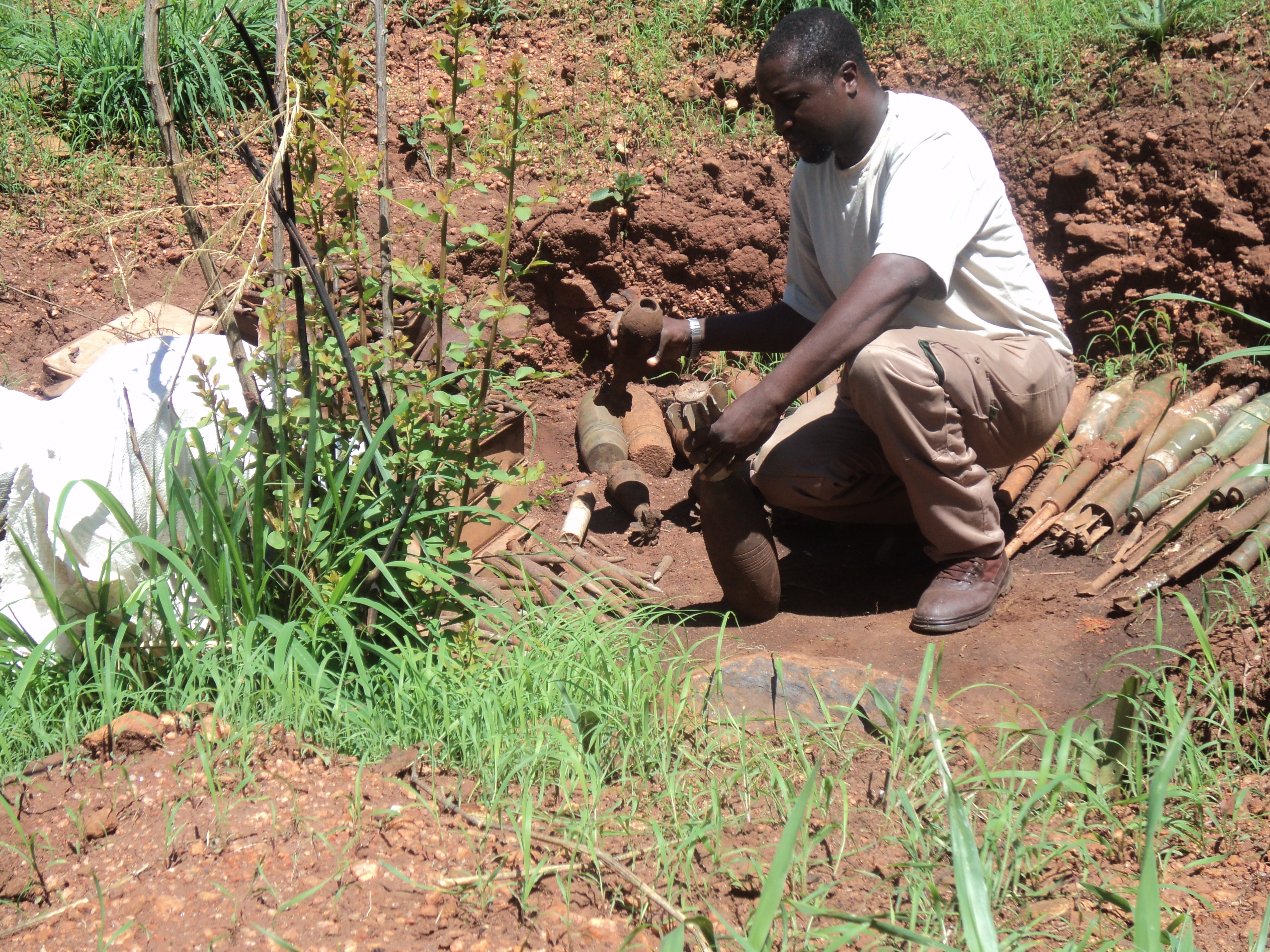 Job Tawengwa handles unexploded ordnances in South Sudan [Courtesy of Job Tawengwa]