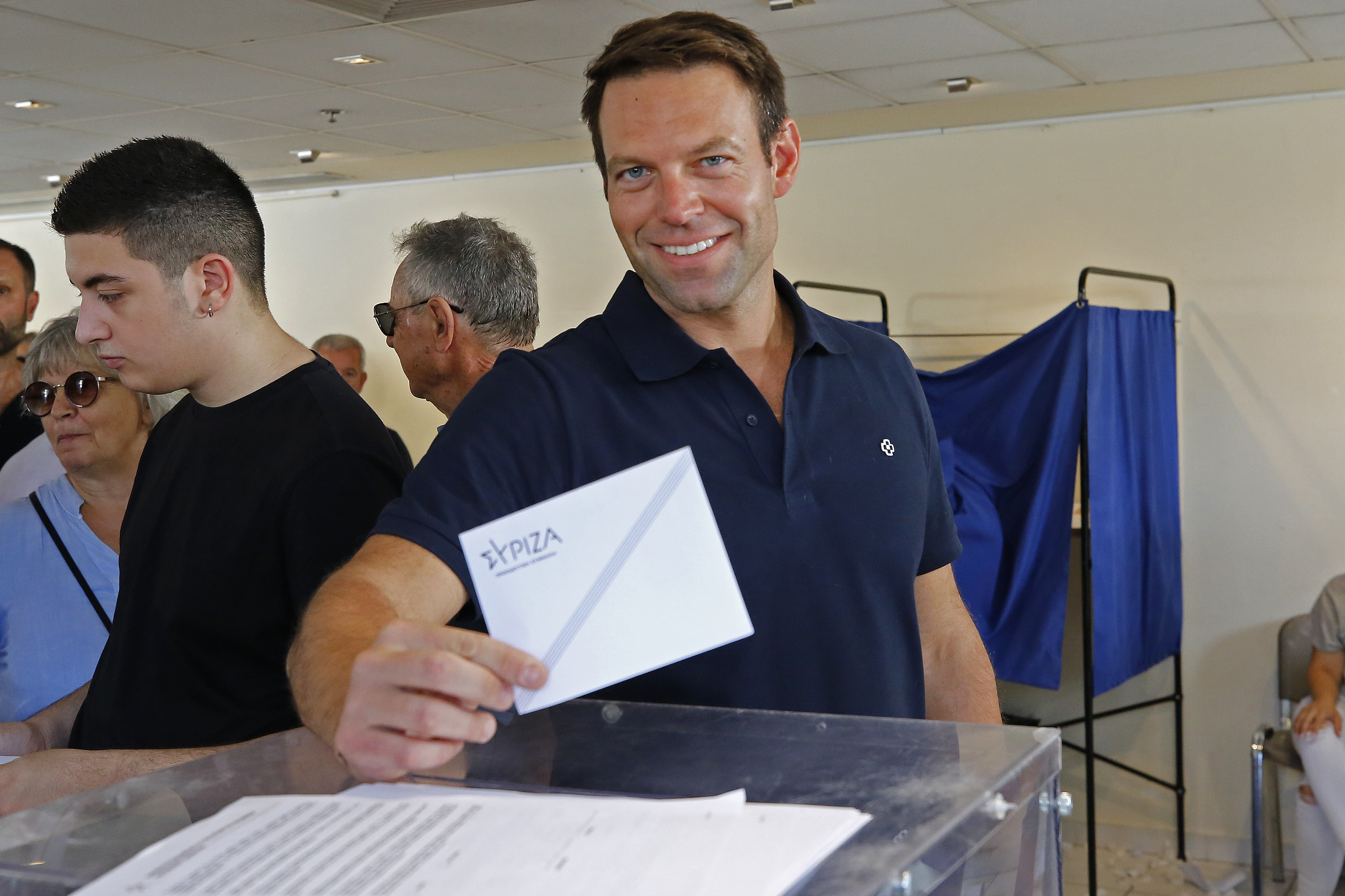 Stefanos Kasselakis casts his vote at a polling station in Athens, Greece, 17 September 2023 [Alexandros Vlachos/EPA-EFE]