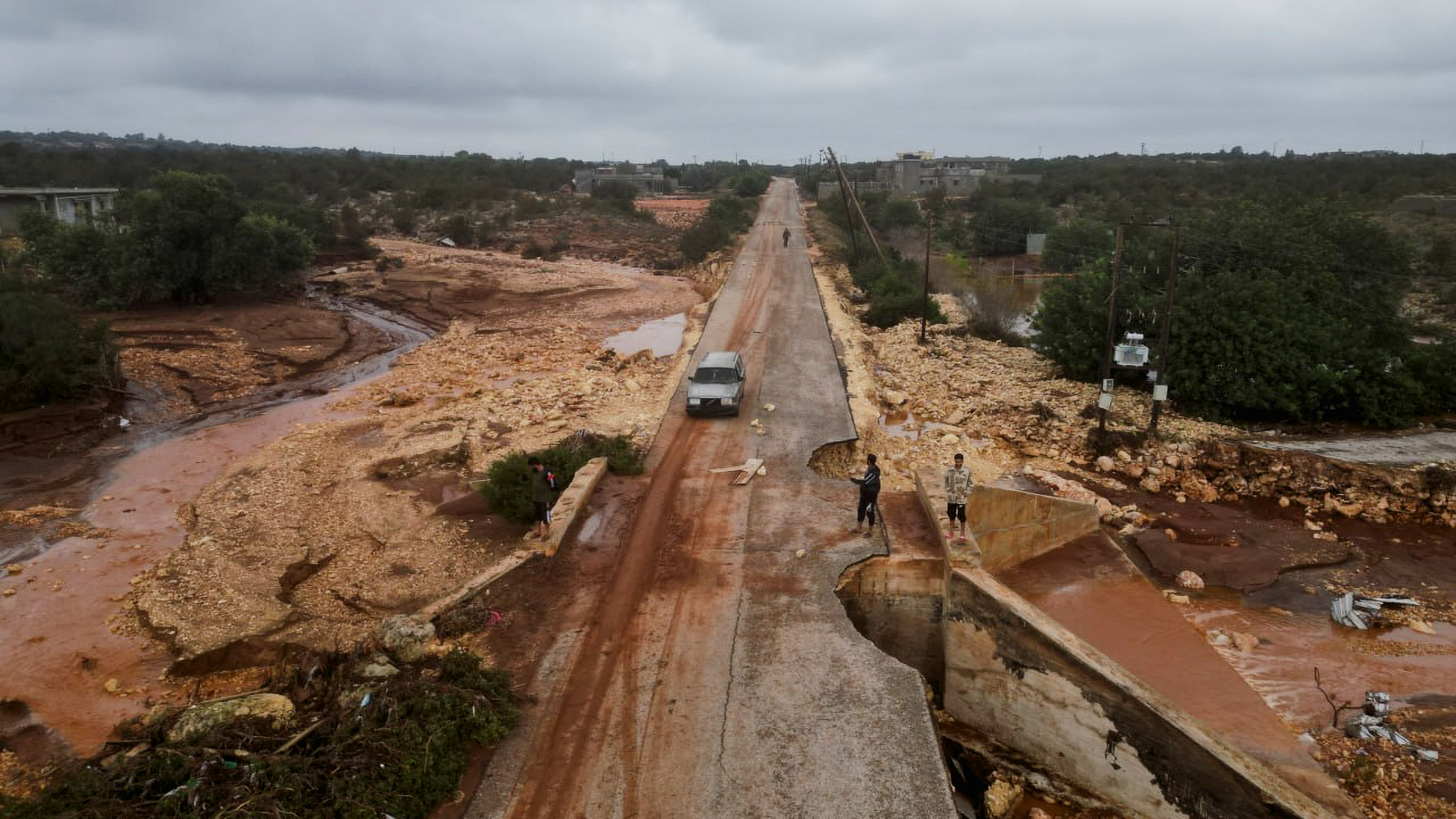 Flooding in Libya leaves 2,000 people feared dead and more missing after storm collapsed dams