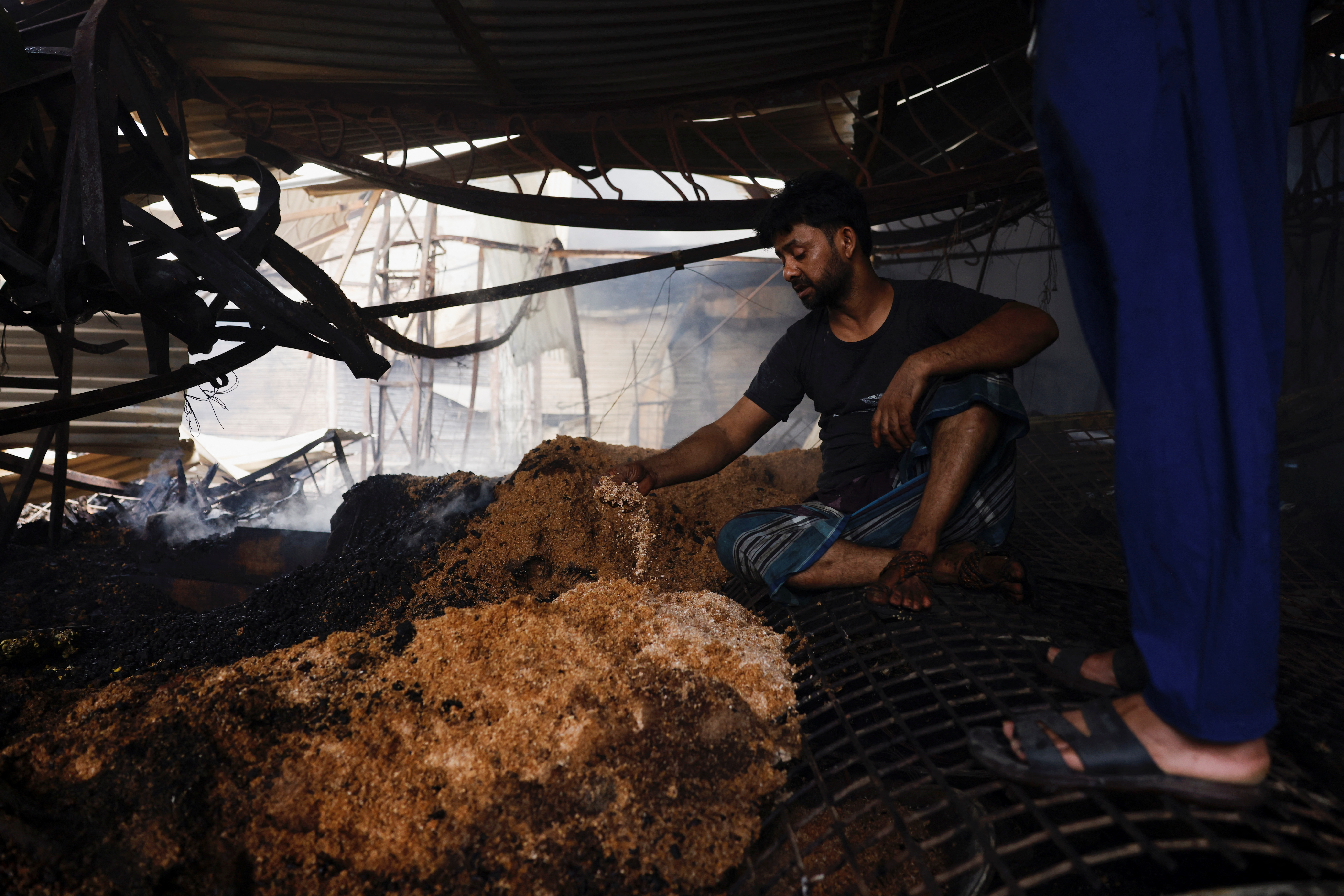Hundreds of shops gutted in market fire in Bangladesh