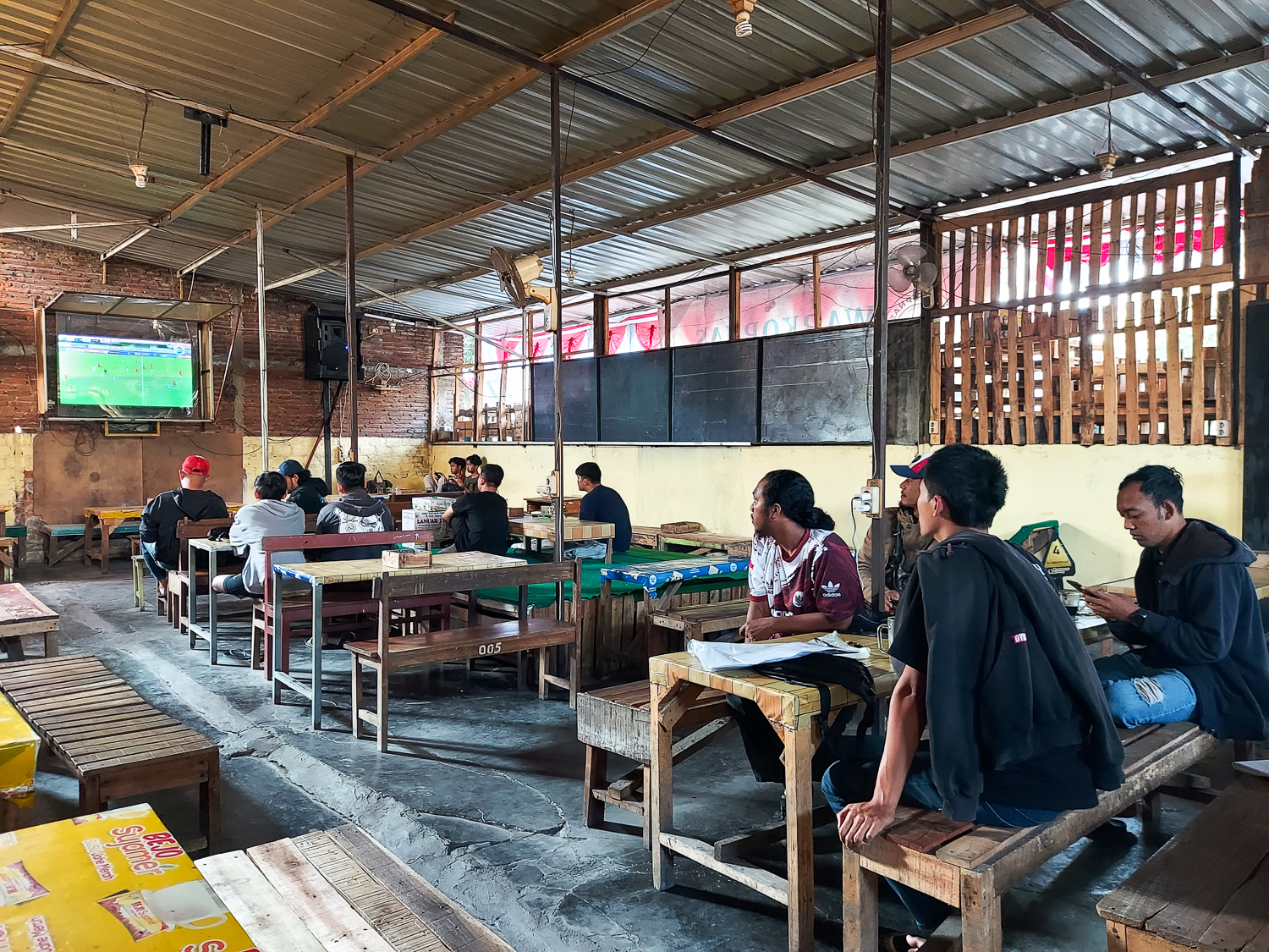 Cafes in Malang are now deserted as many fans have lost enthusiasm for games