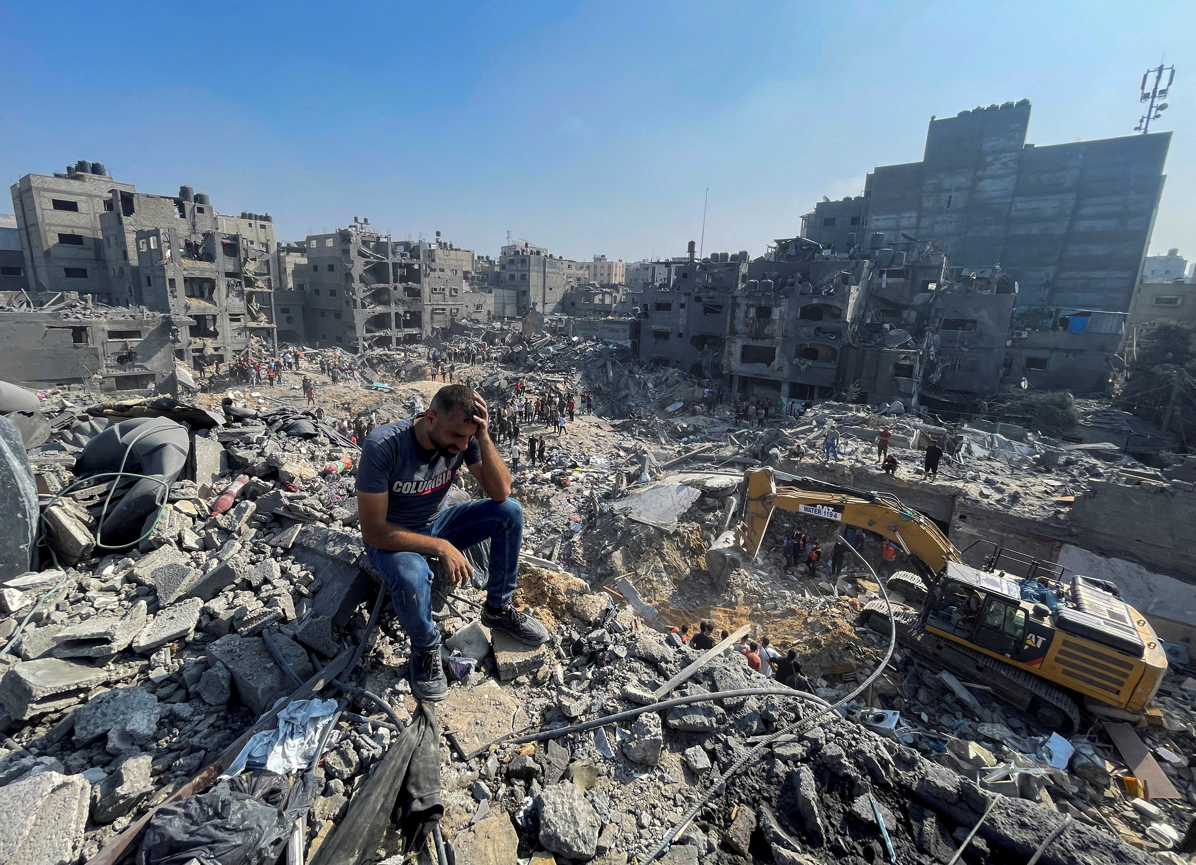 A man reacts as Palestinians search for casualties a day after Israeli strikes on houses in Jabalia refugee camp in the northern Gaza Strip, November 1, 2023. REUTERS/Mohammed Al-Masri TPX IMAGES OF THE DAY