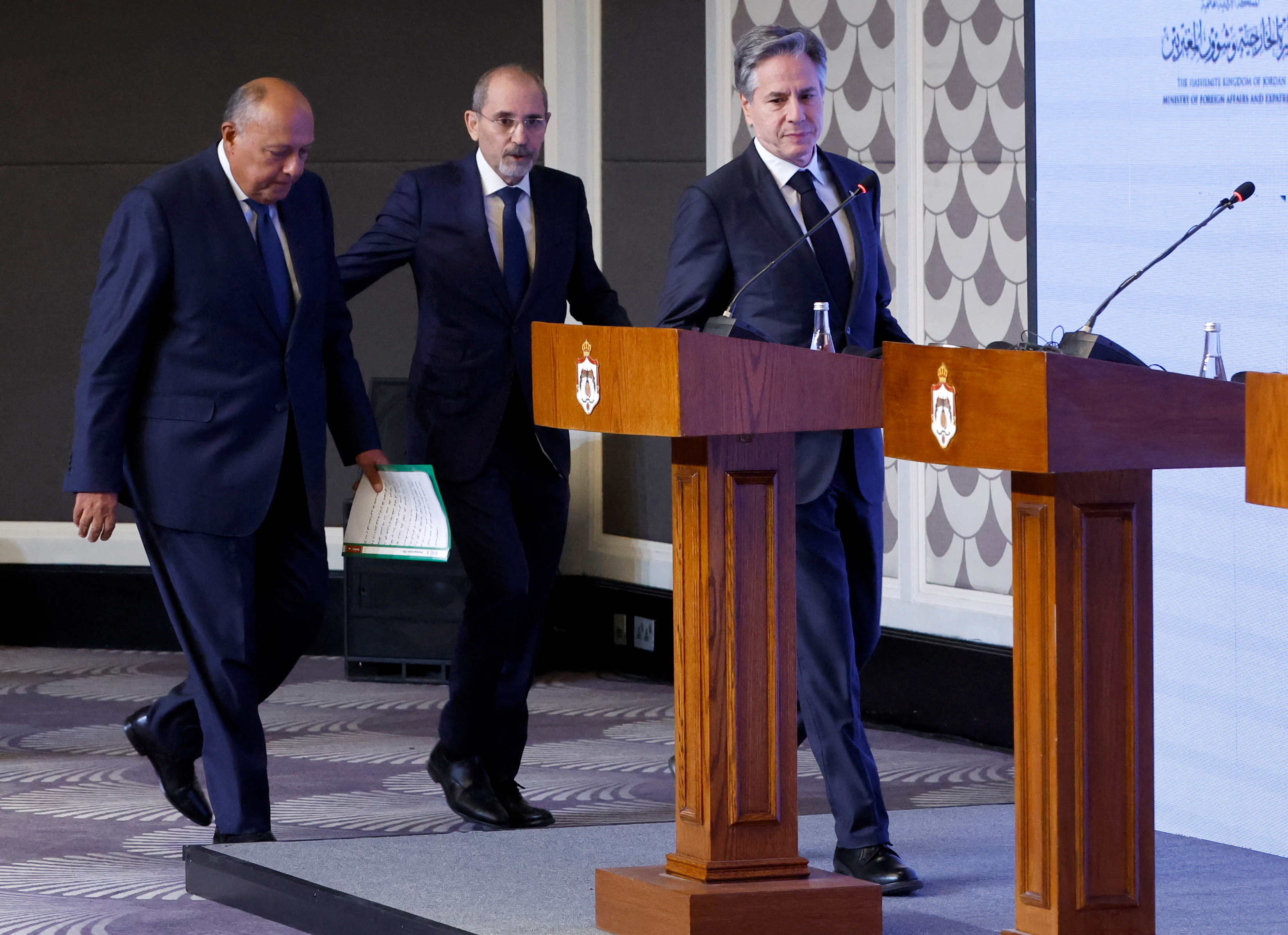 U.S. Secretary of State Antony Blinken, Egyptian Foreign Minister Sameh Shoukry and Jordanian Deputy Prime Minister and Foreign Minister Ayman Safadi hold a press conference, after meetings about the ongoing conflict between Israel and the Palestinian Islamist group Hamas, in Amman, Jordan, November 4, 2023. REUTERS/Jonathan Ernst/Pool