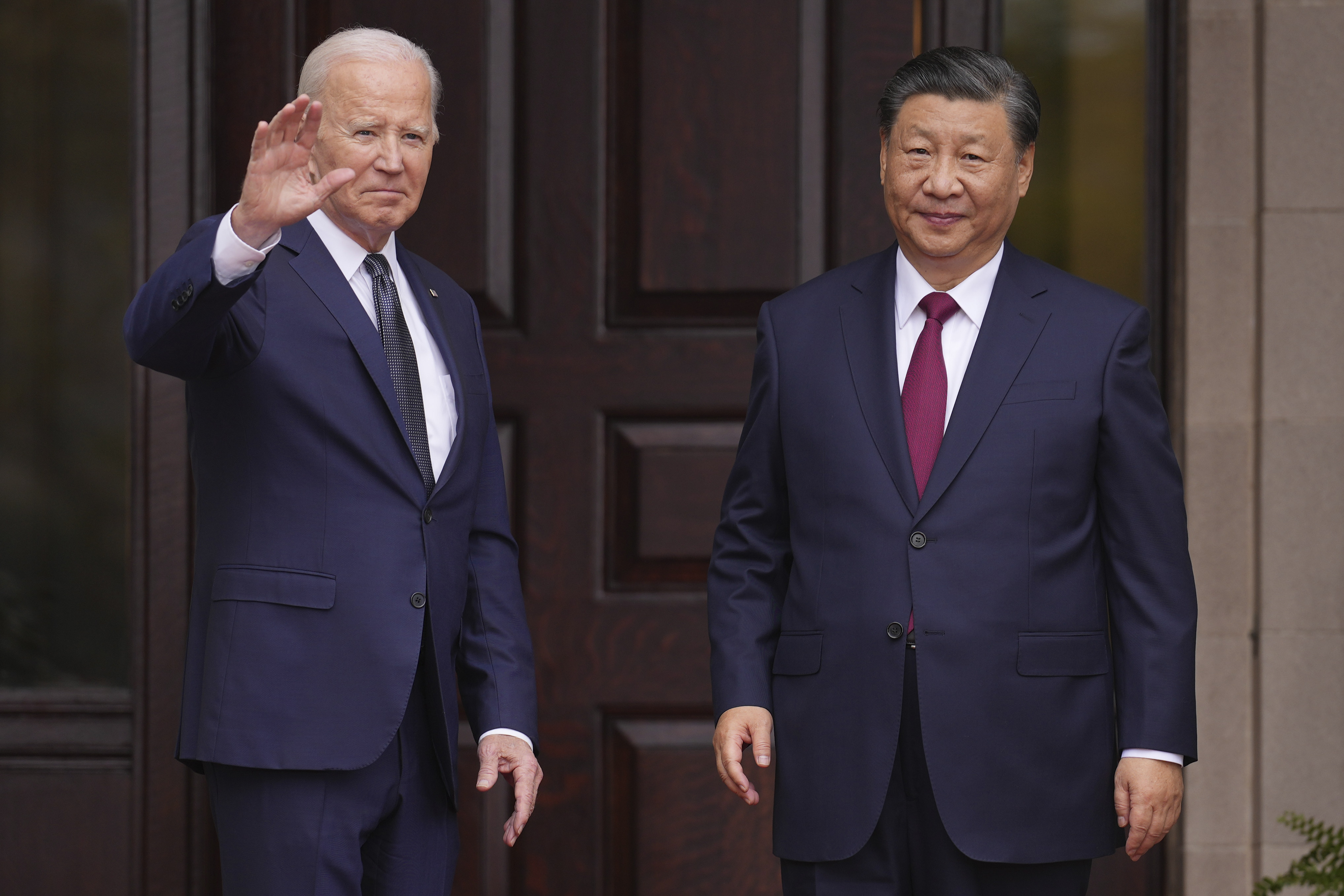 Biden and Xi at the door to the Filoli Estate. Biden is waving. They look relaxed.