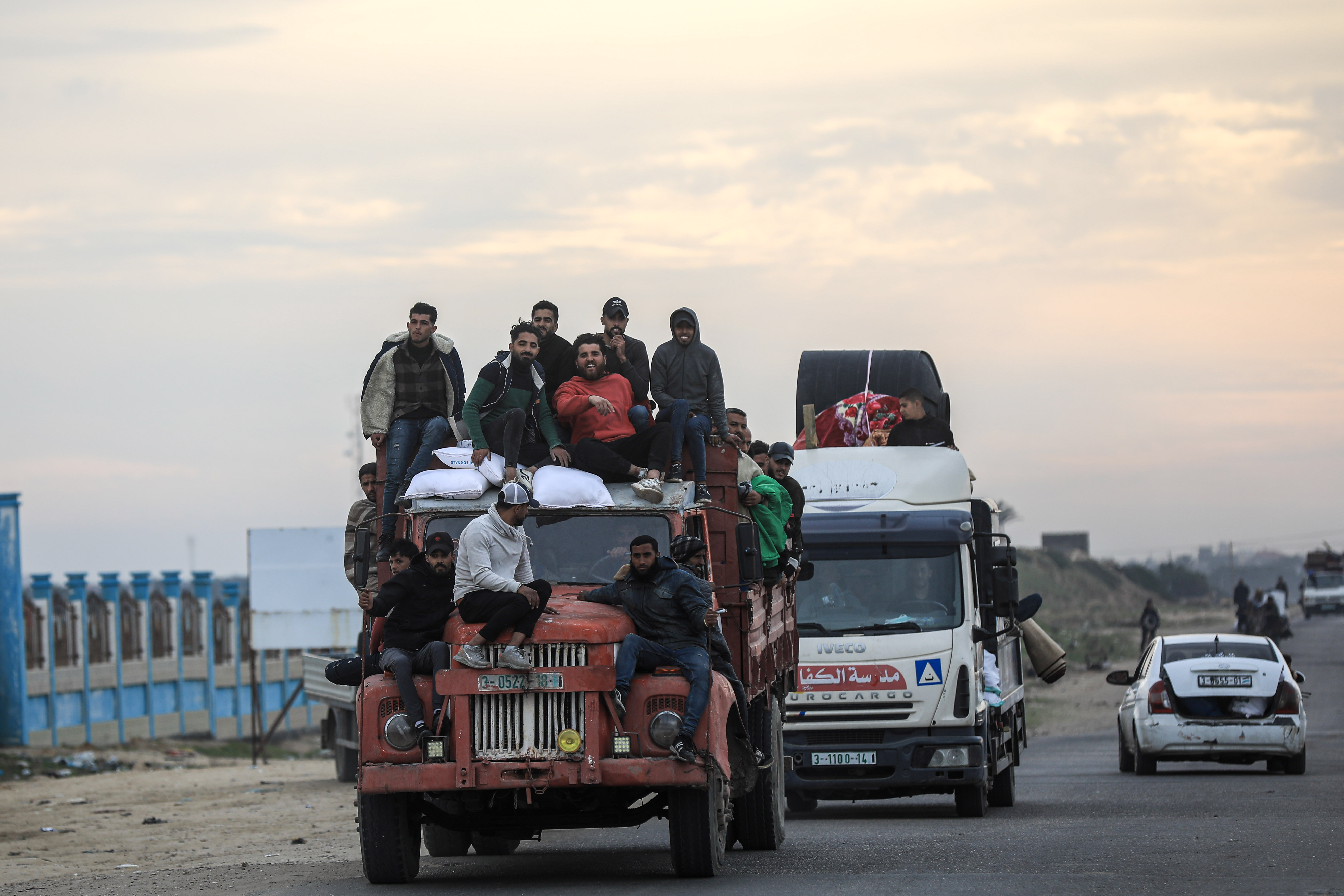 Hundreds flee in Gaza