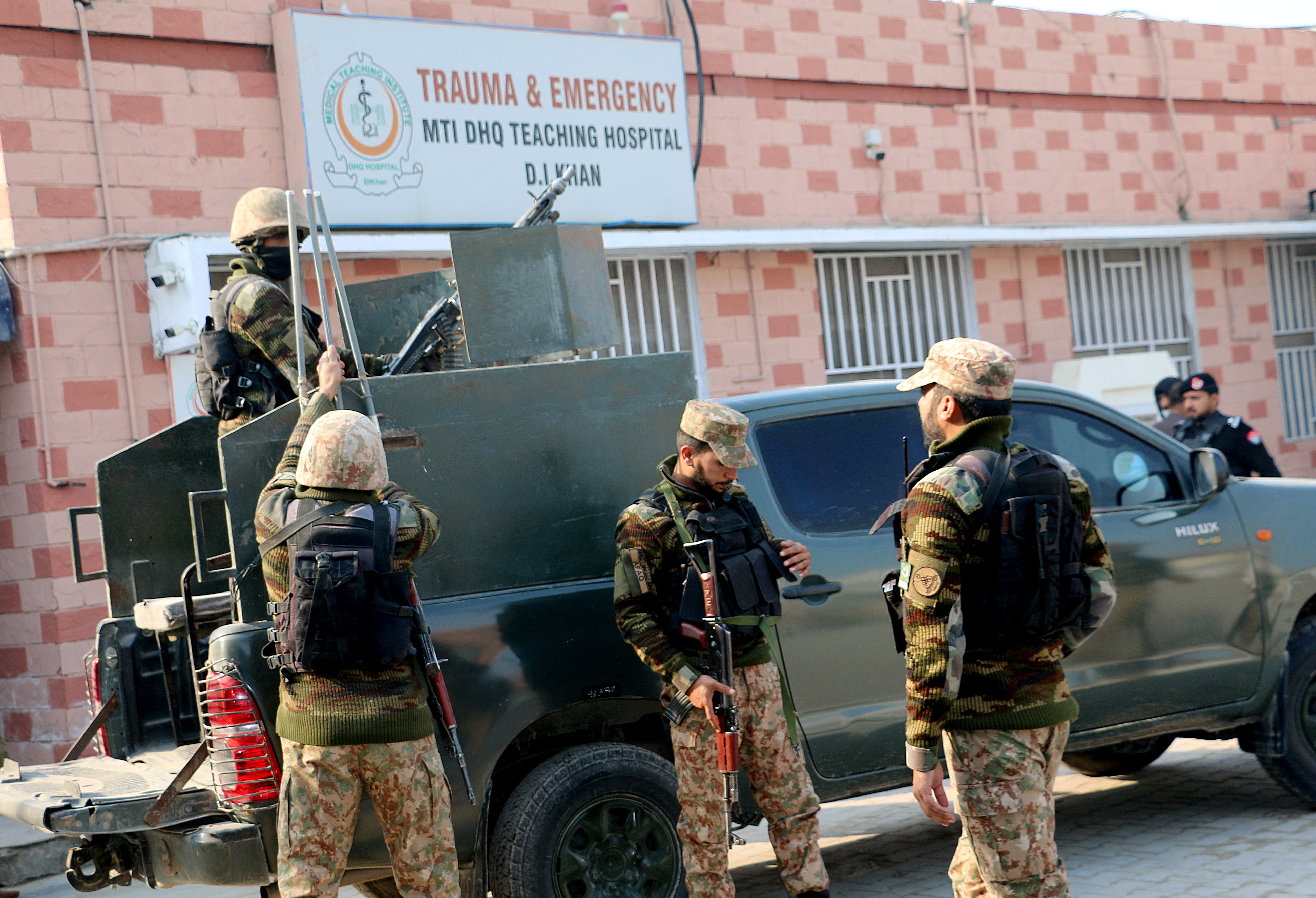 Security personnel stand guard outside a hospital where injured police officers are treated after a militant attack on a police station in Dera Ismail Khan, Pakistan, February 5, 2024. REUTERS/Stringer NO RESALES. NO ARCHIVES.