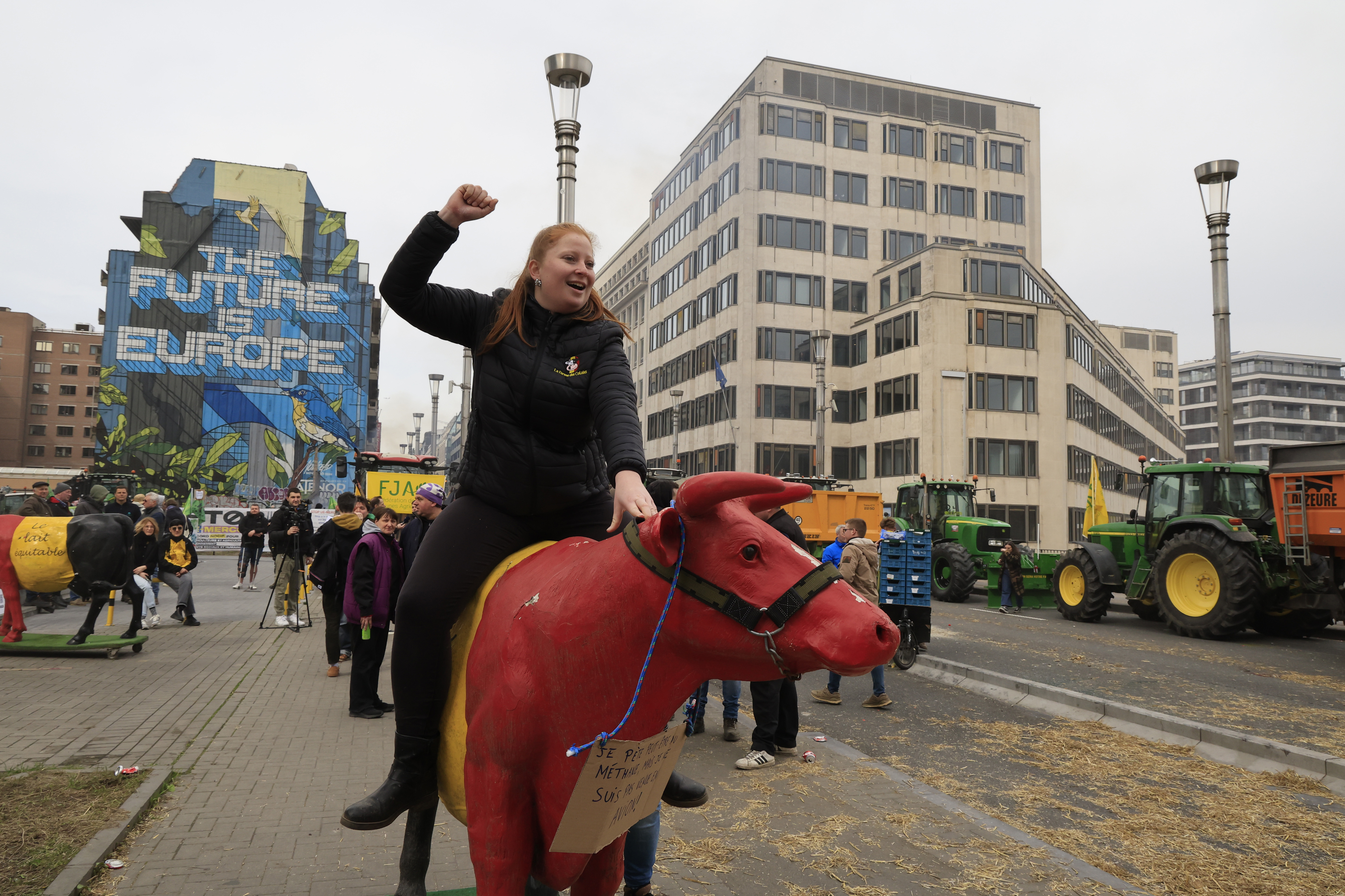 Farmers again block Brussels to protest EU policies