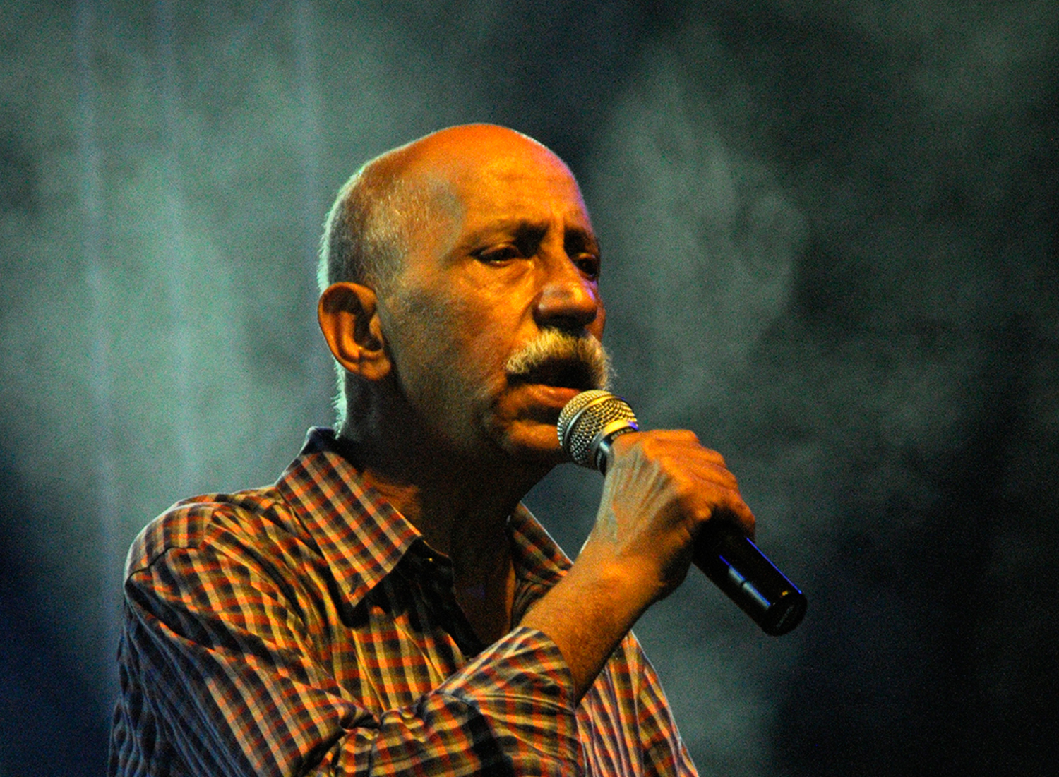 Zakaria speaking to an audience with stage mist