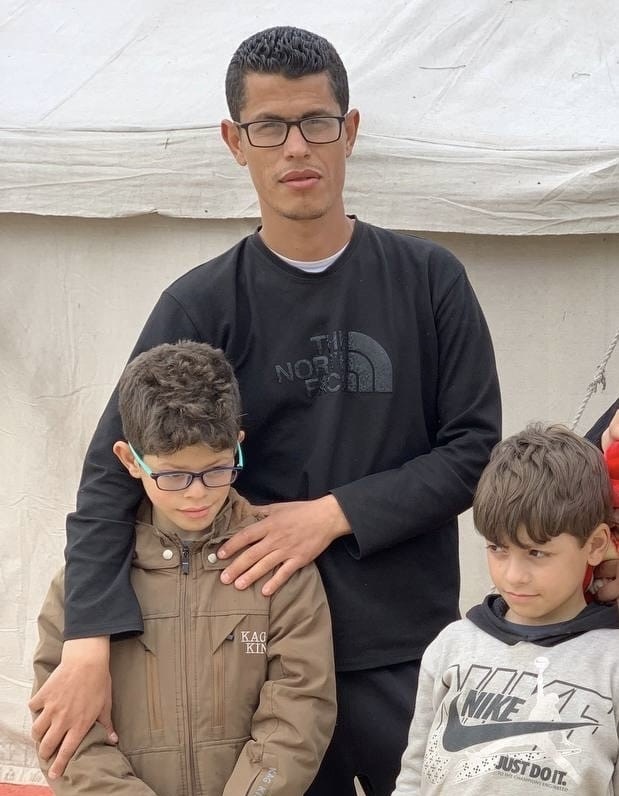 Khader al-Belbesy with his two sons in Rafah [Courtesy of Khader Al Belbesy]