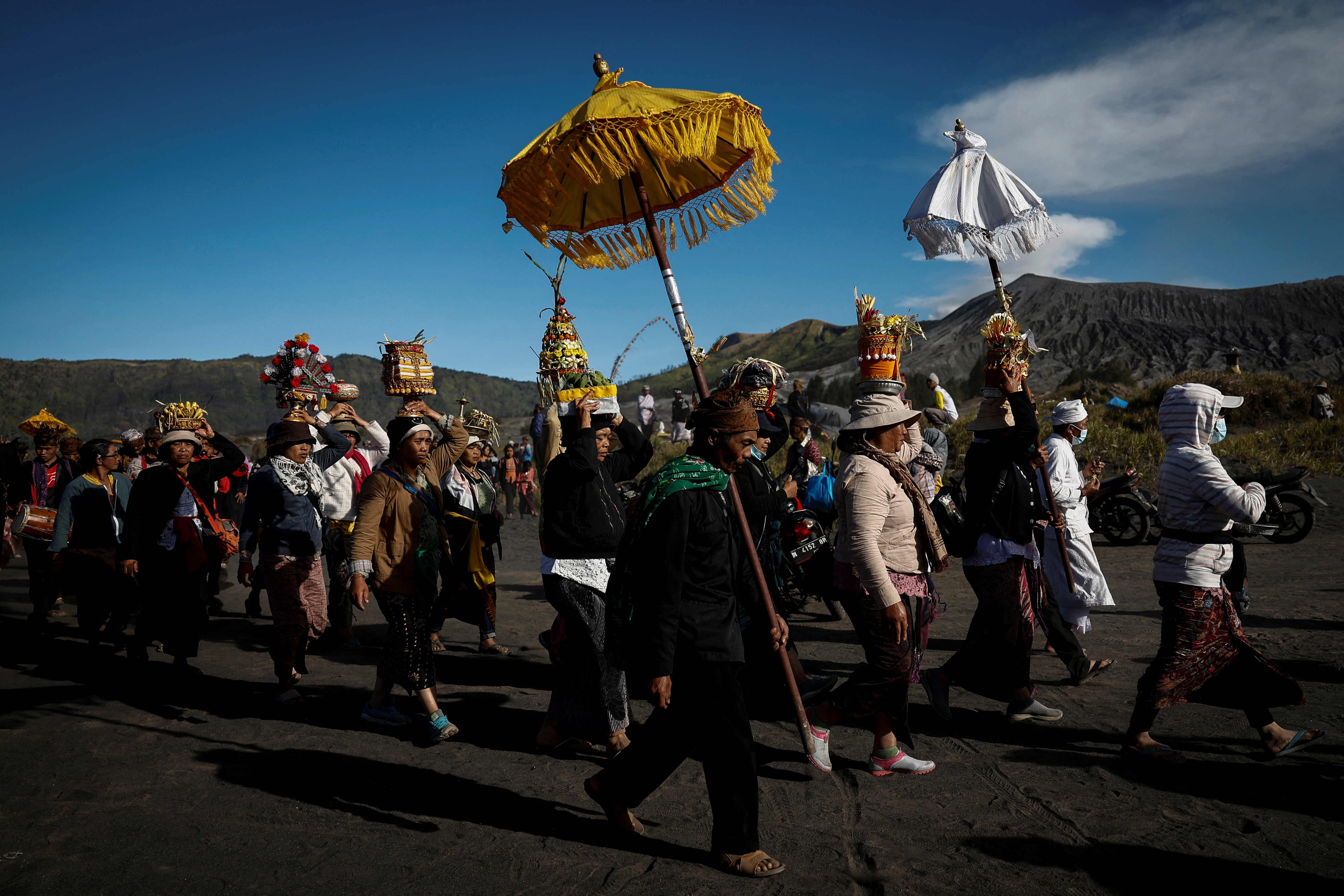 ndonesia's Tenggerese pray for rain as climate change threatens crops