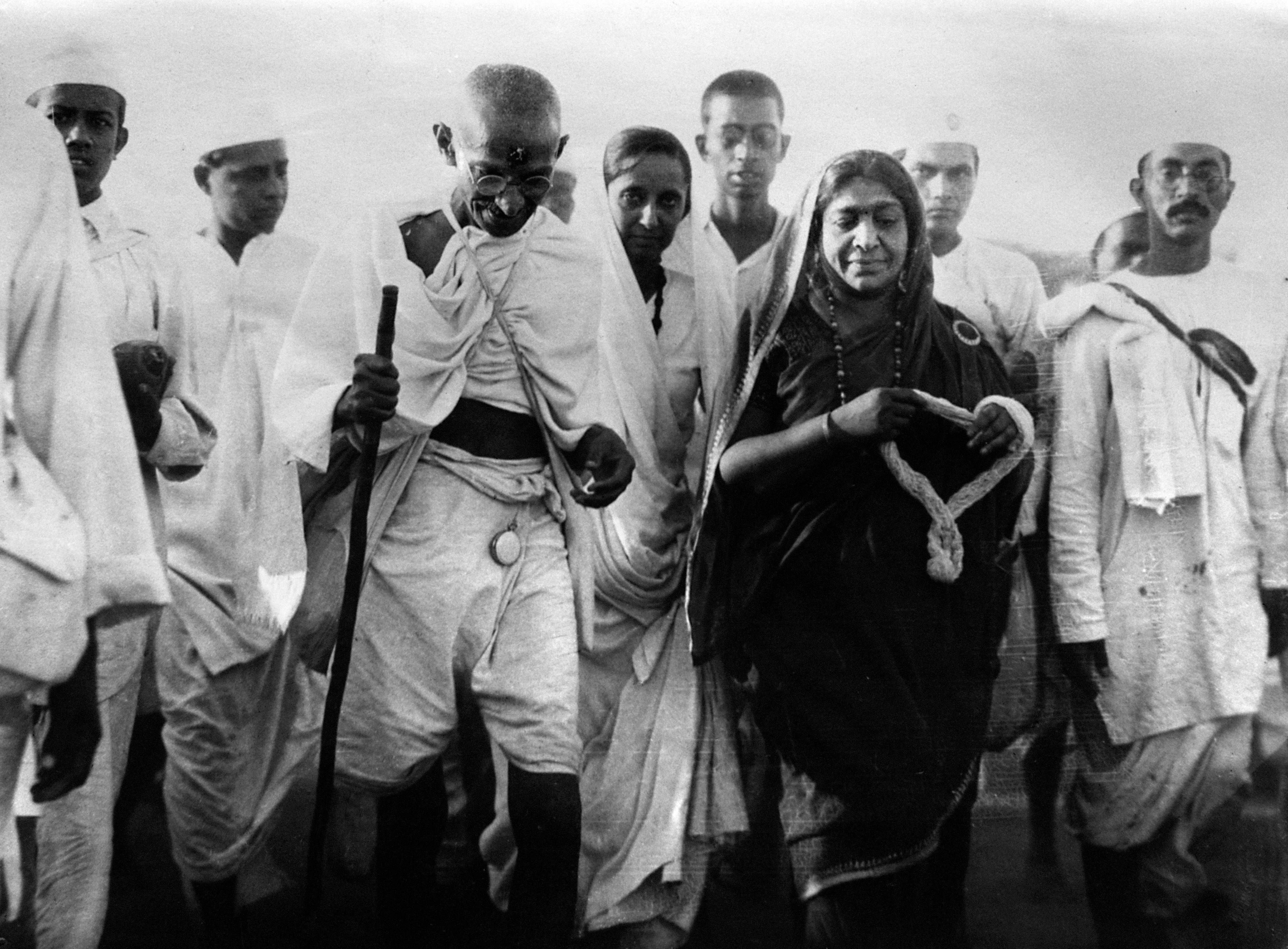 MAHATMA GANDHI AND MRS SAROJINI NAIDU, POETESS AND POLITICIAN, ON THEIR WAY TO BREAK THE SALT LAWS AT DANDI, NEAR BOMBAY, INDIA. 24TH APRIL 1930. (Photo by PA Images via Getty Images)