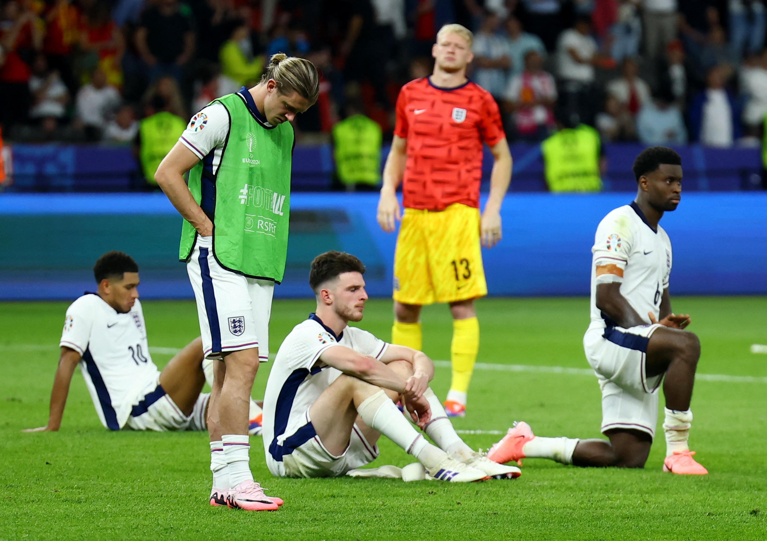 Soccer Football - Euro 2024 - Final - Spain v England - Berlin Olympiastadion, Berlin, Germany - July 14, 2024 England's Conor Gallagher, Declan Rice and Marc Guehi look dejected after losing the final REUTERS/Lisi Niesner