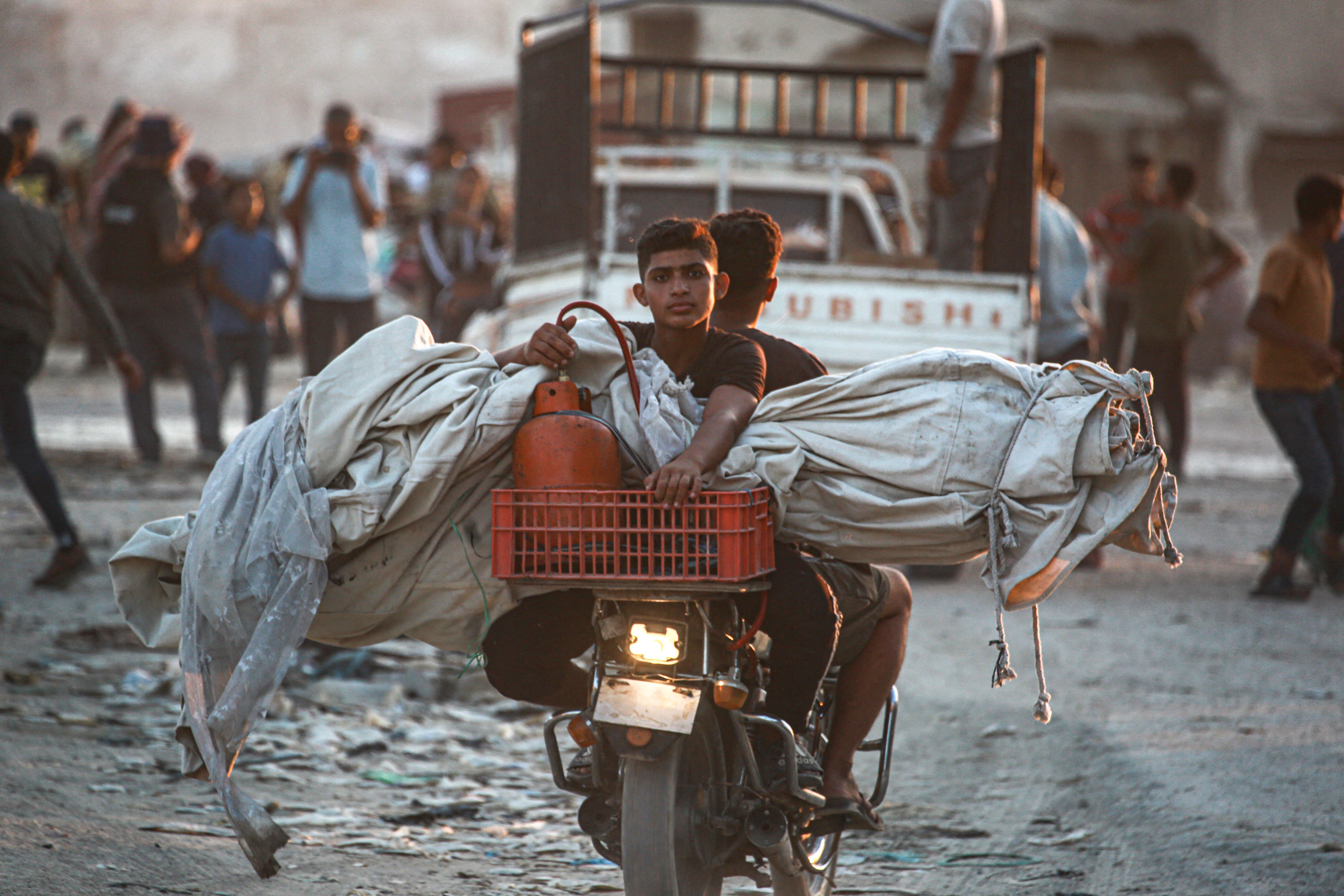 Displaced Palestinians leave an area in east Khan Younis