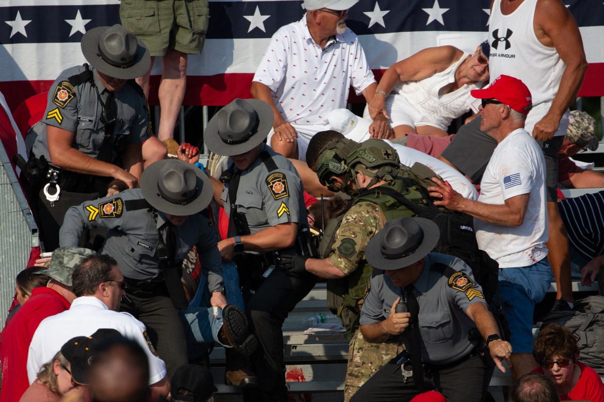 Bloodied Trump survives assassination bid