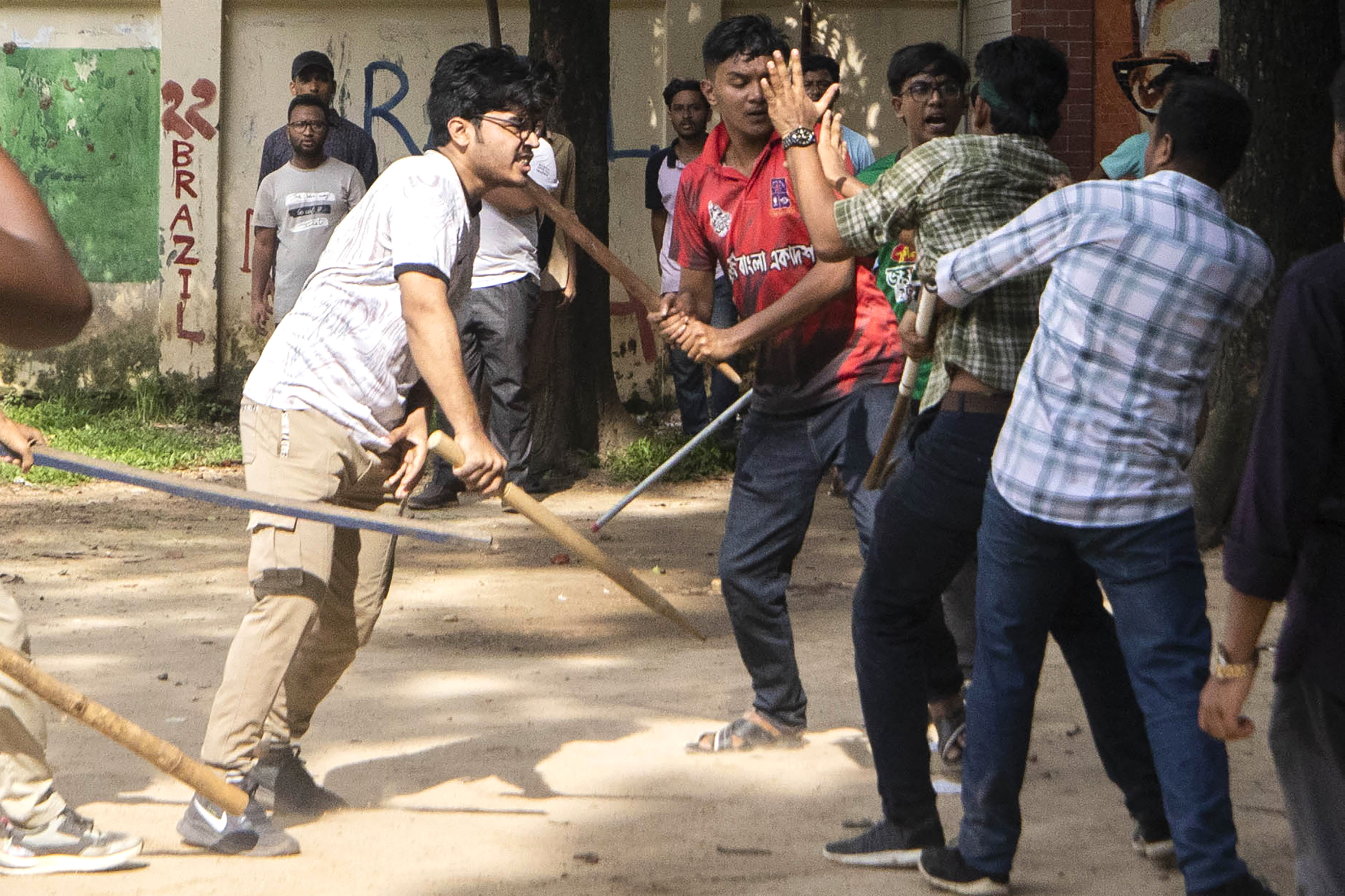 Violent clashes leave scores injured in Bangladesh