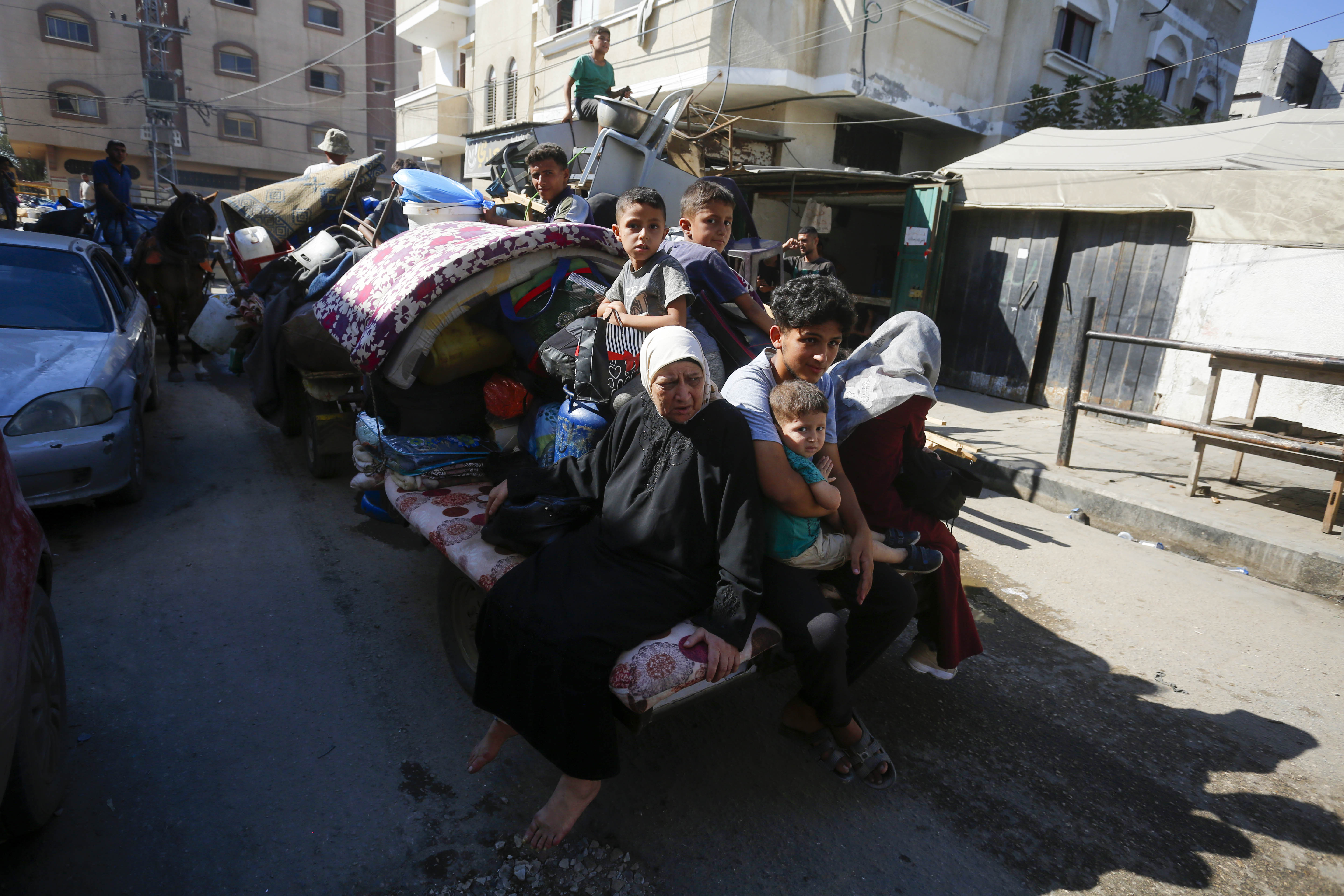 Thousands flee as Israel orders more evacuations in Deir al-Balah