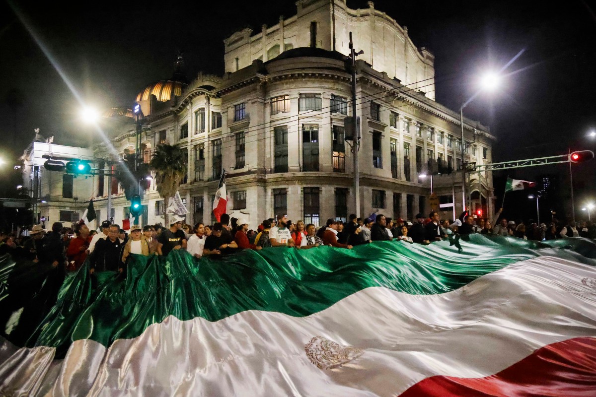 Protesters storm Mexican Senate to disrupt judicial reform debate