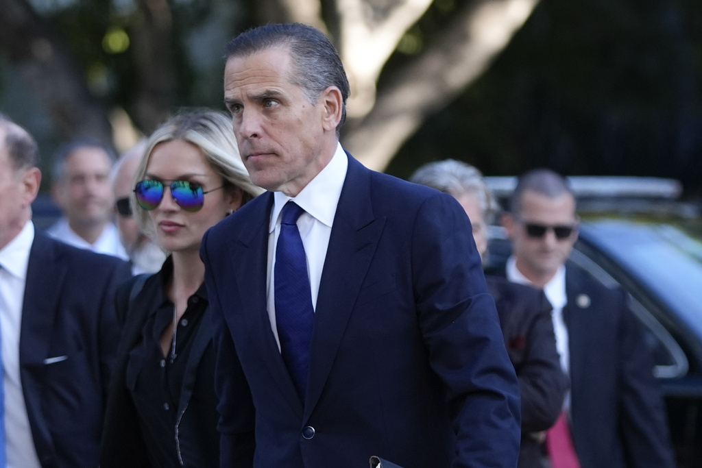 Hunter Biden arrives at a federal courthouse