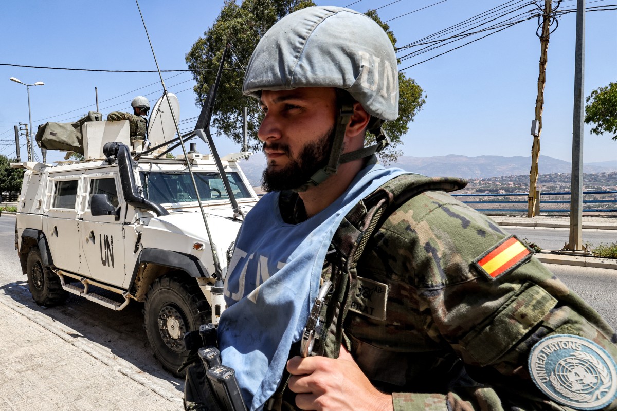 A peacekeeper of the Spanish contingent in UNIFIL during a patrol along the Jdeideh-Marjayoun highway in southern Lebanon on August 23, 2024