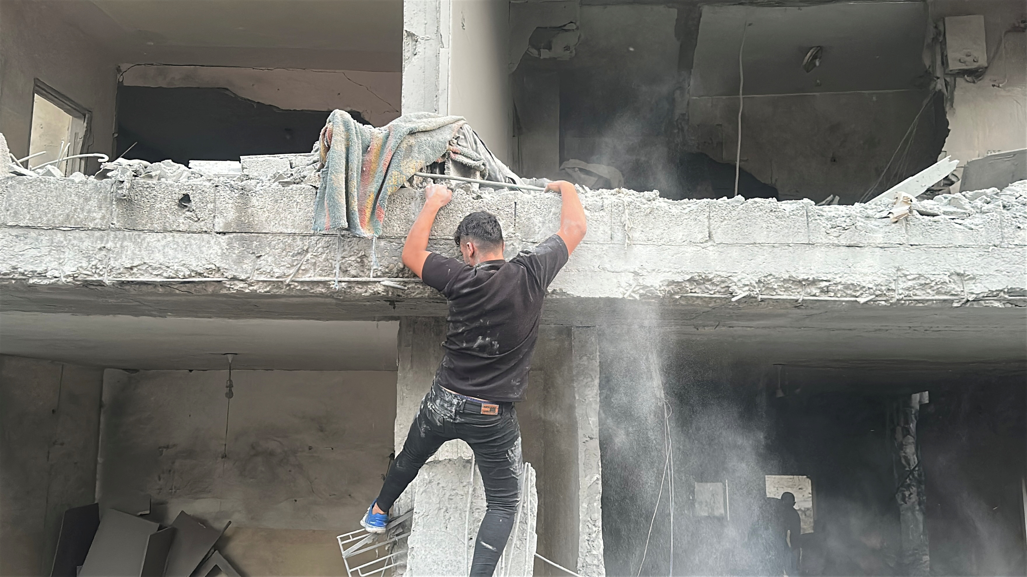 Israeli strike on a house in Jabalia
