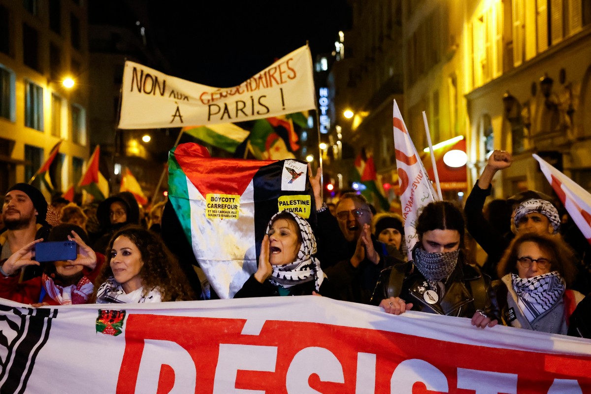 Protests in Paris over pro-Israel gala organised by far-right figures