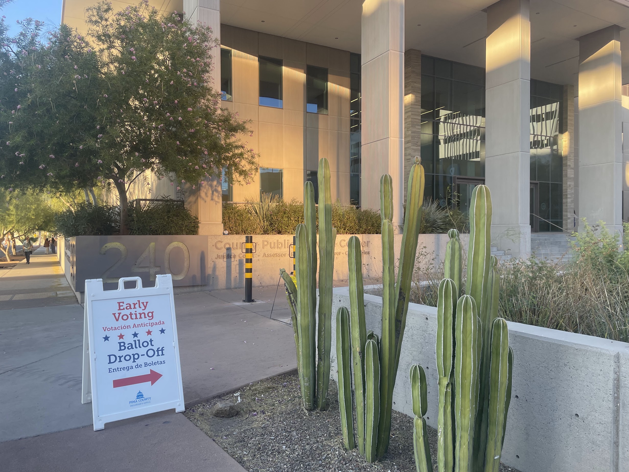 A sign points the way to an early voting station in Tucson, Arizona, on October 28