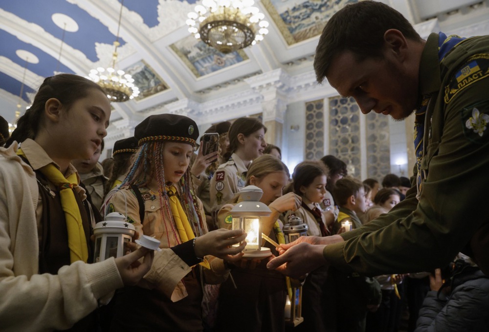 epa11779303 Members of Plast, the Ukraine national scout organization, attend a ceremony of transferring the Peace Light of Bethlehem at the central railway station in Kyiv, Ukraine, 15 December 2024. The Peace Light of Bethlehem is a program that began in Austria in 1986. It has spread to more than 20 countries in Europe and the Americas. Each year before Christmas, the flame originates in the Grotto of the Nativity in Bethlehem and is carried through the various countries by the scout movement. EPA-EFE/SERGEY DOLZHENKO