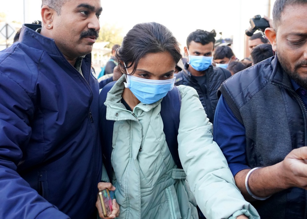 epa11878175 Indian security personnel escort a group of Gujarati immigrants deported from the United States of America, after arriving at Ahmedabad Airport in Ahmedabad, Gujarat, India, 06 February 2025. More than 100 deported Indian immigrants arrived in India on 05 February, out of which 33 Gujarat native immigrants arrived in the city of Ahmedabad in Gujarat state on 06 February. EPA-EFE/SIDDHARAJ SOLANKI