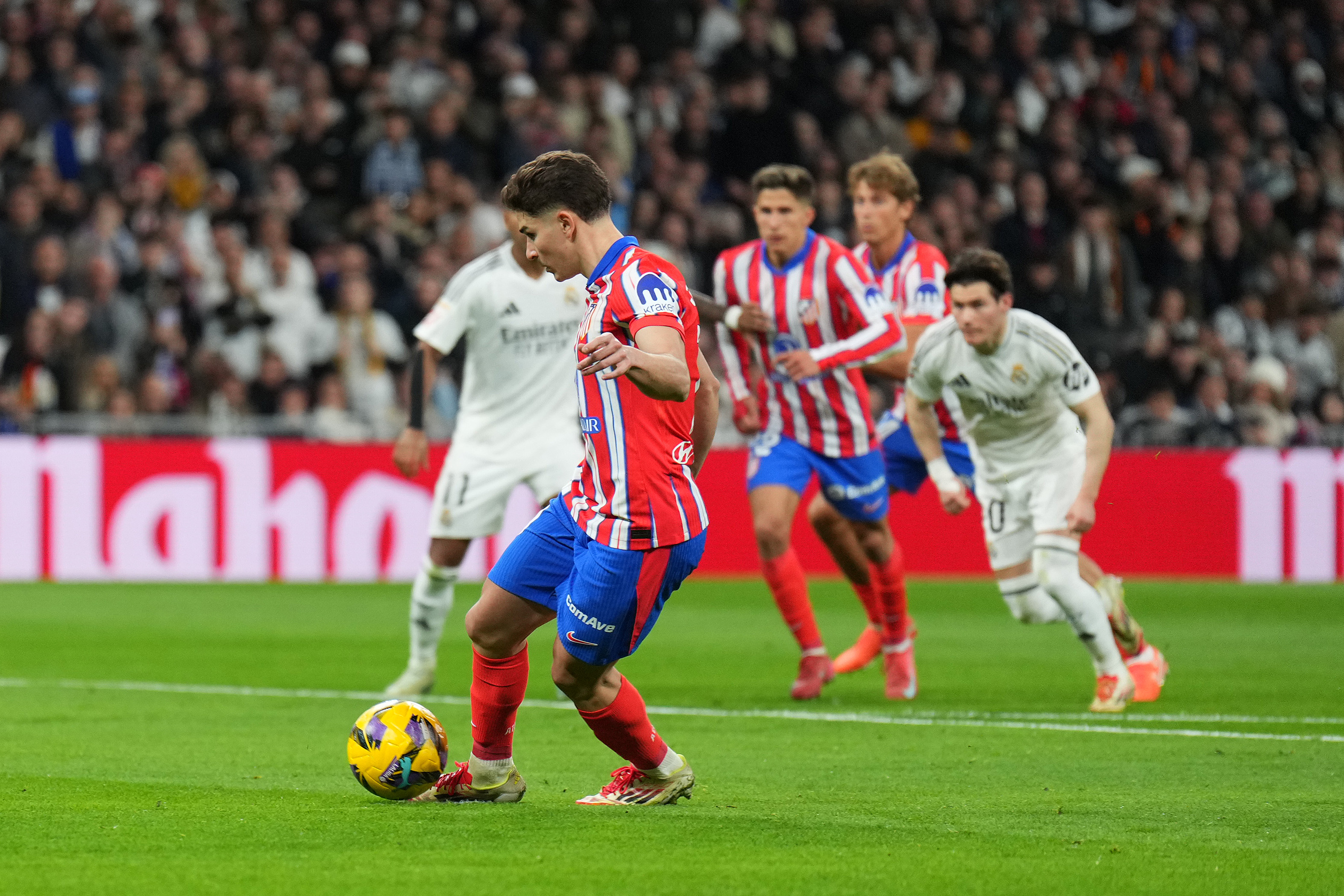 MADRID, SPAIN - FEBRUARY 08: Julian Alvarez of Atletico de Madrid scores his team's first goal from the penalty spot during the LaLiga match between Real Madrid CF and Atletico de Madrid at Estadio Santiago Bernabeu on February 08, 2025 in Madrid, Spain. (Photo by Angel Martinez/Getty Images)