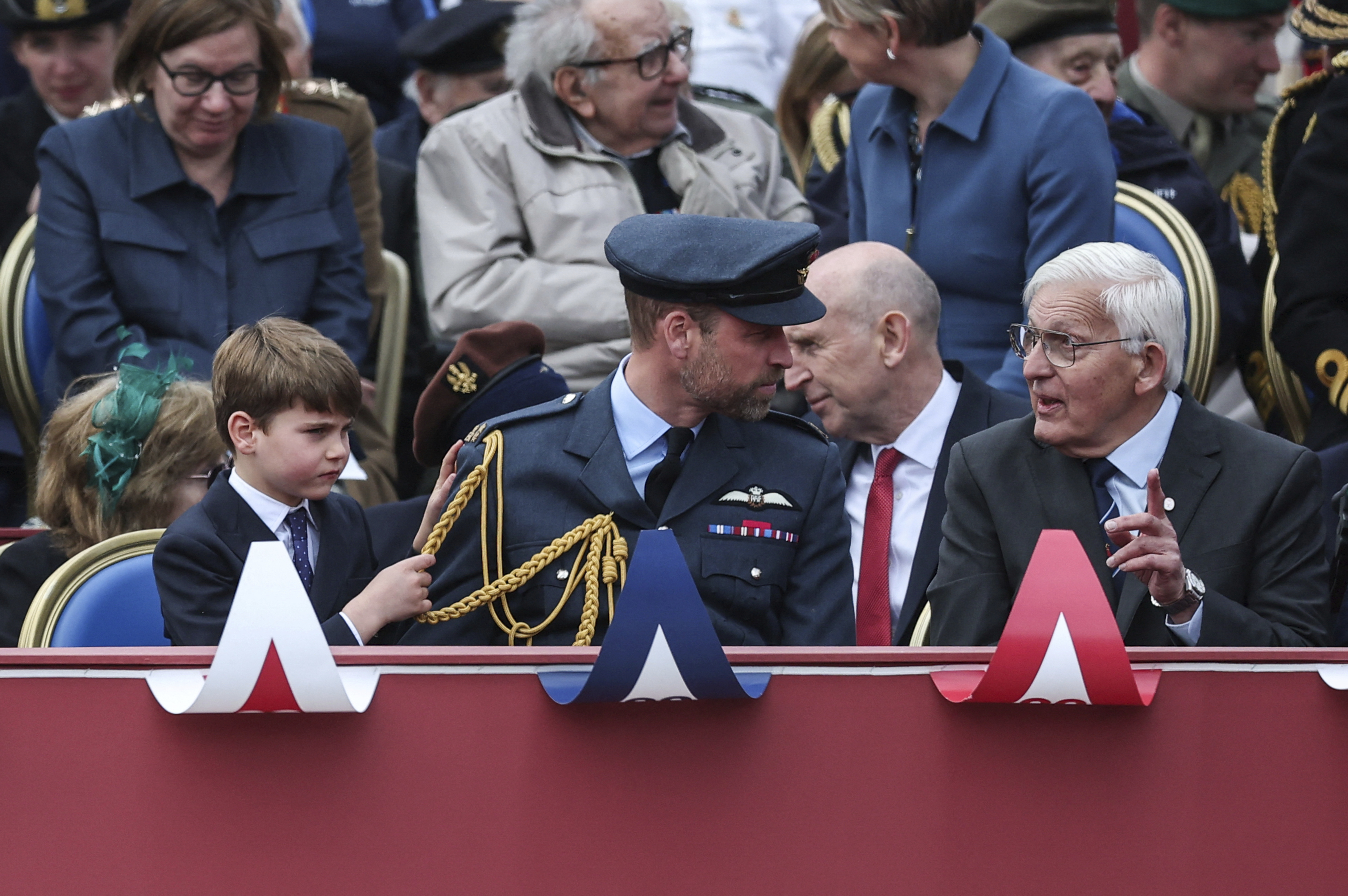 Britain's V-E Day parade draws thousands celebrating 80th anniversary