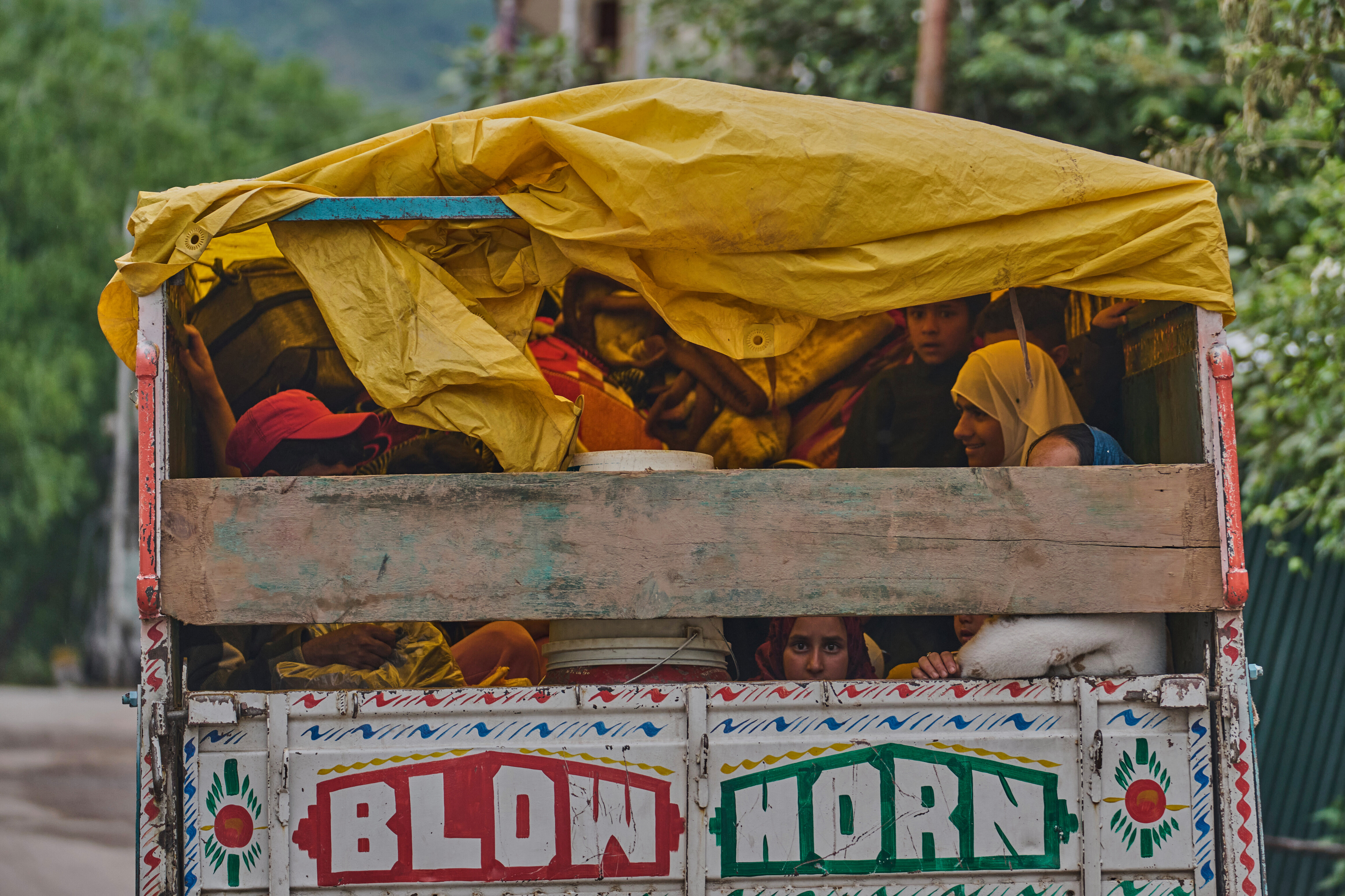 Intense shelling in Kashmir: Dozens injured, thousands seek shelter