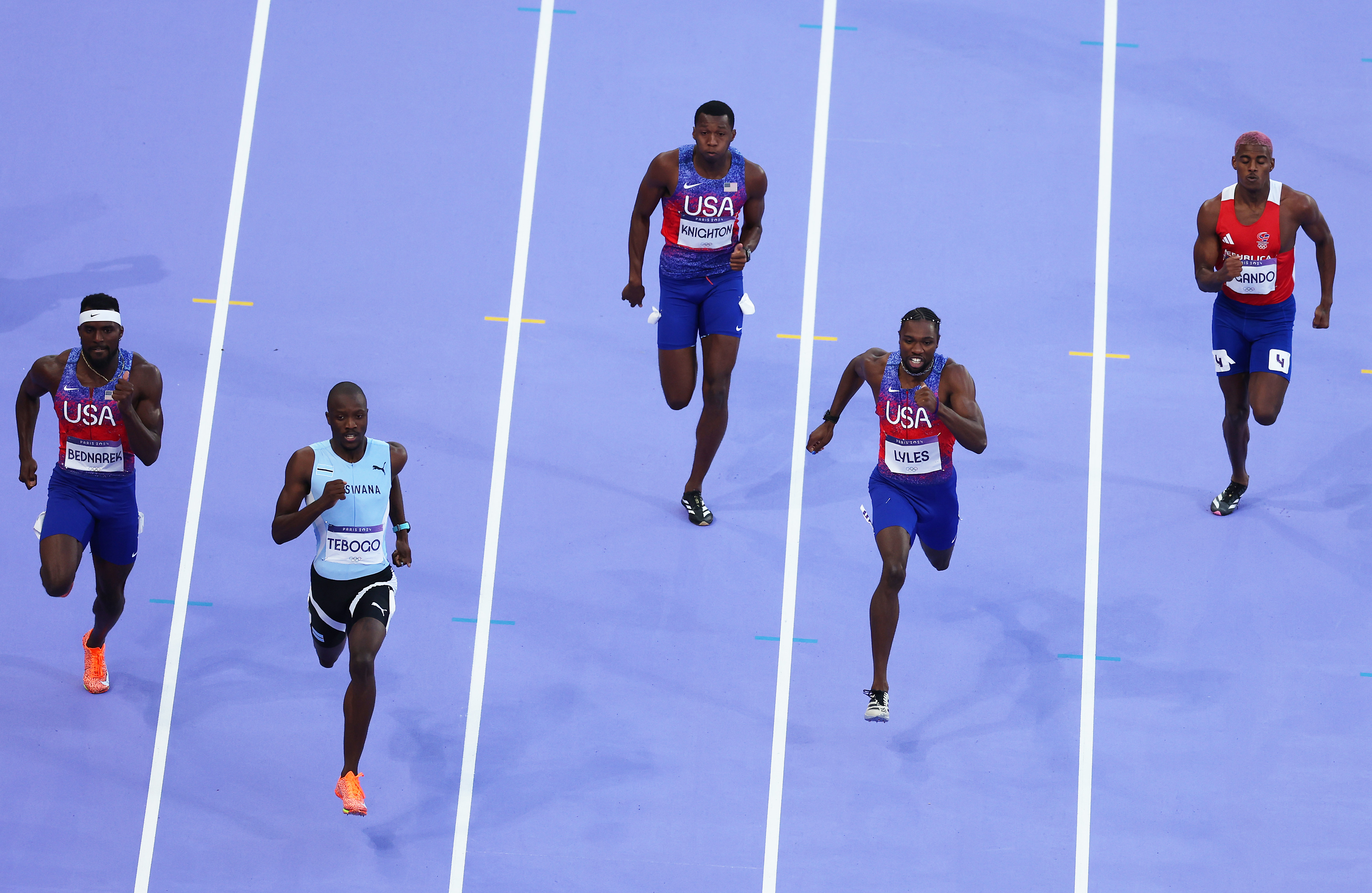 PARIS, FRANCE - AUGUST 08: (L-R) Kenneth Bednarek of Team United States, Letsile Tebogo of Team Botswana, Erriyon Knighton of Team United States, Noah Lyles of Team United States and Alexander Ogando of Team Dominican Republic compete in the Men's 200m Final in the Men's 200m Final on day thirteen of the Olympic Games Paris 2024 at Stade de France on August 08, 2024 in Paris, France. (Photo by Al Bello/Getty Images)