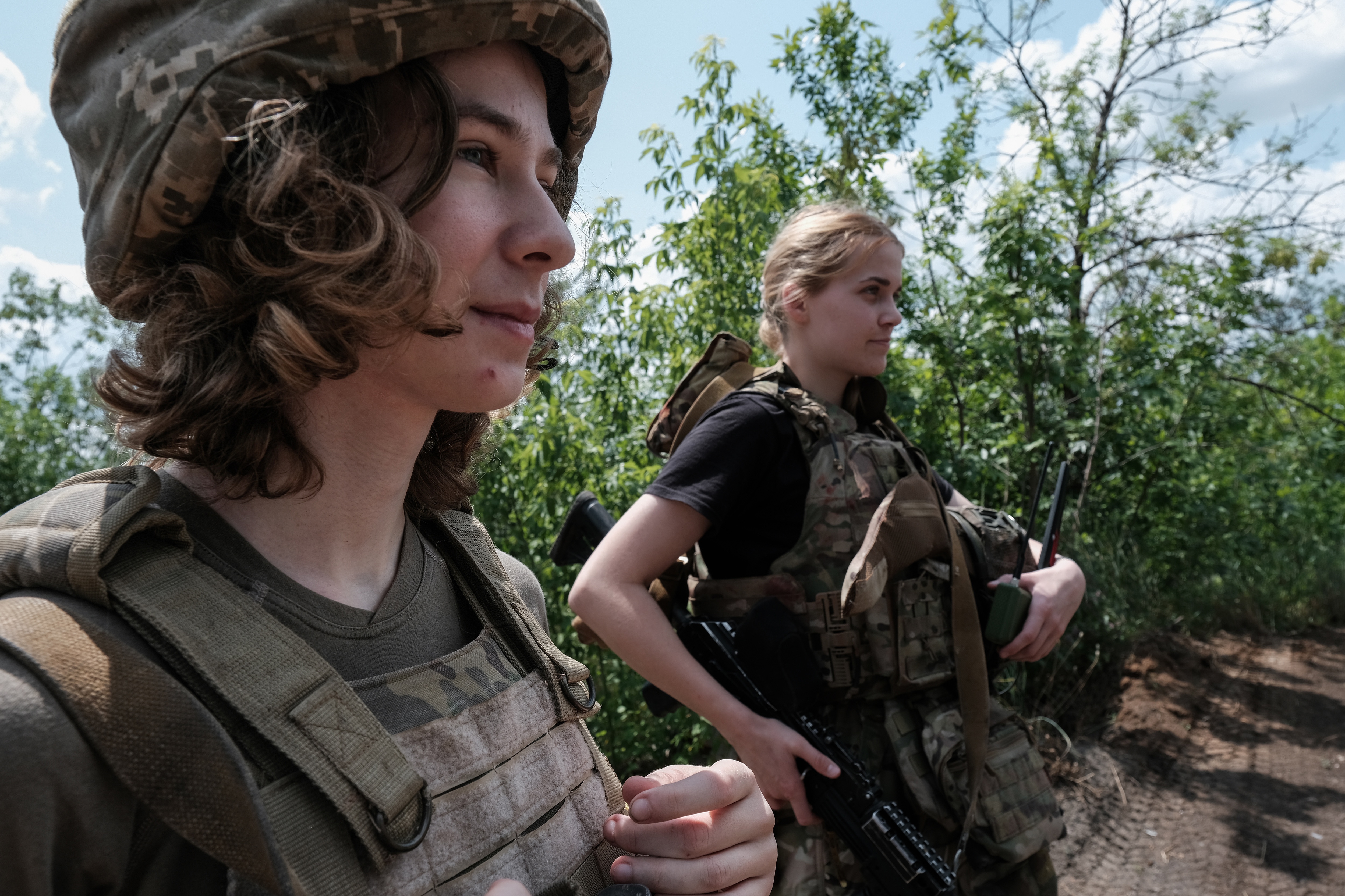 epa12181620 Two young drone pilots from the 93rd Brigade of the Ukrainian Army participate in a training session with fibre-optic FPV drones near the Kostyantynivka frontline, in Donetsk, Ukraine, 17 June 2025. Unlike radio-controlled drones, those operating via fibre optics are immune to jamming. With unmanned vehicles playing an increasingly significant role on the battlefield, the Ukrainian government aims to boost the proportion of drones controlled via fibre-optic systems. EPA-EFE/Maria Senovilla