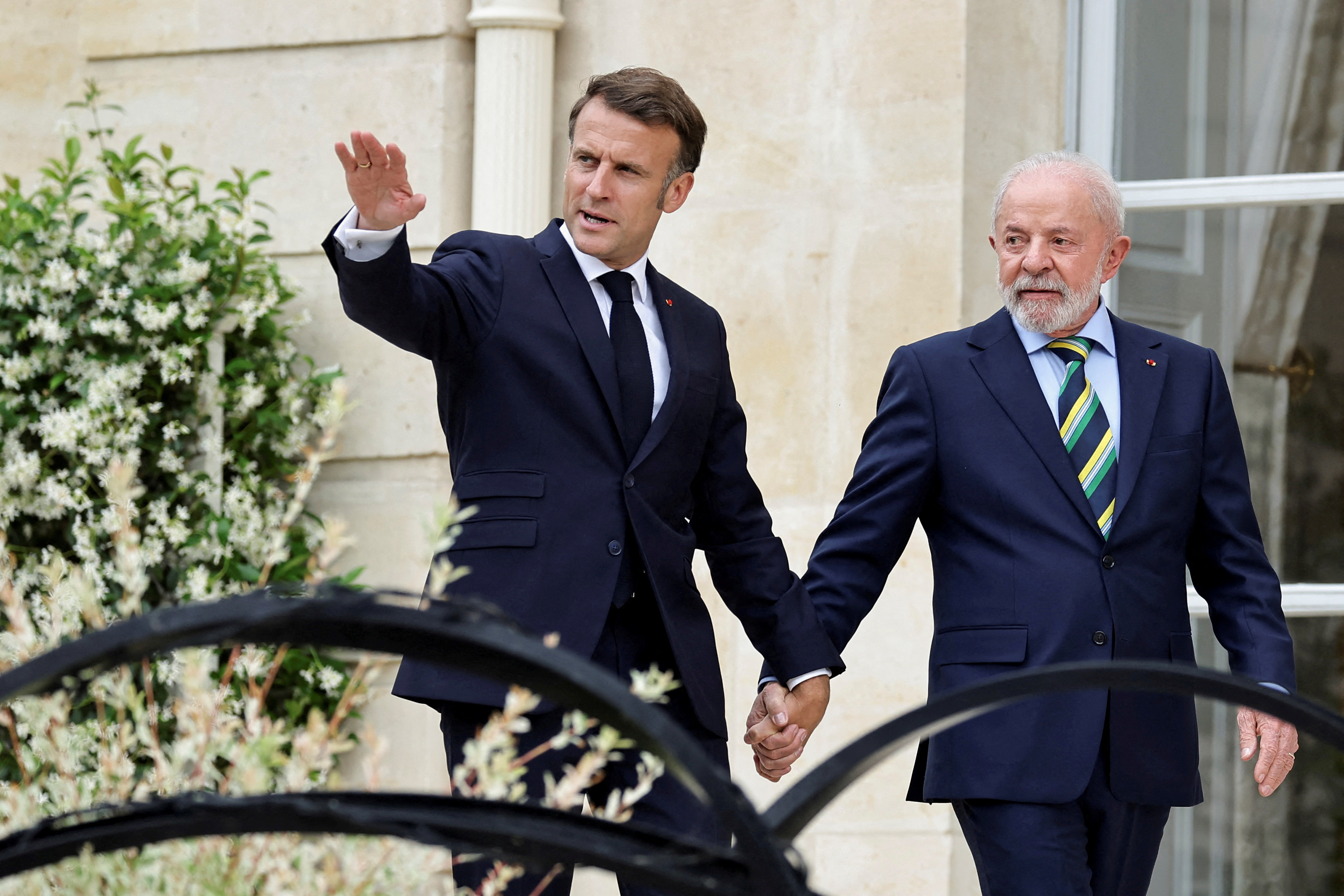 French President Emmanuel Macron and Brazilian President Luiz Inacio Lula da Silva