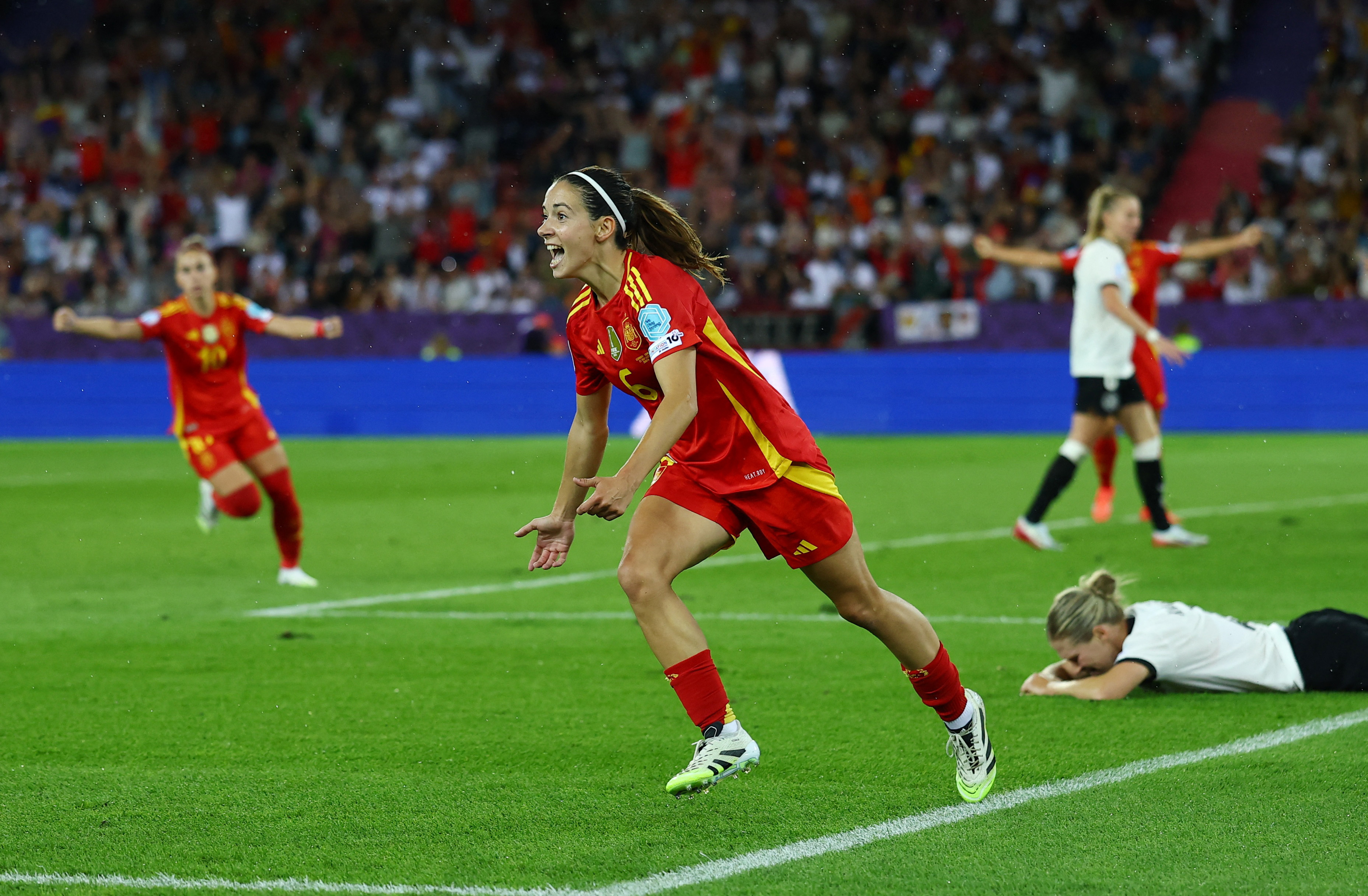 Football - UEFA Women's Euro 2025 - Semi Final - Germany v Spain - Stadion Letzigrund, Zurich, Switzerland - July 23, 2025 Spain's Aitana Bonmati celebrates scoring their first goal