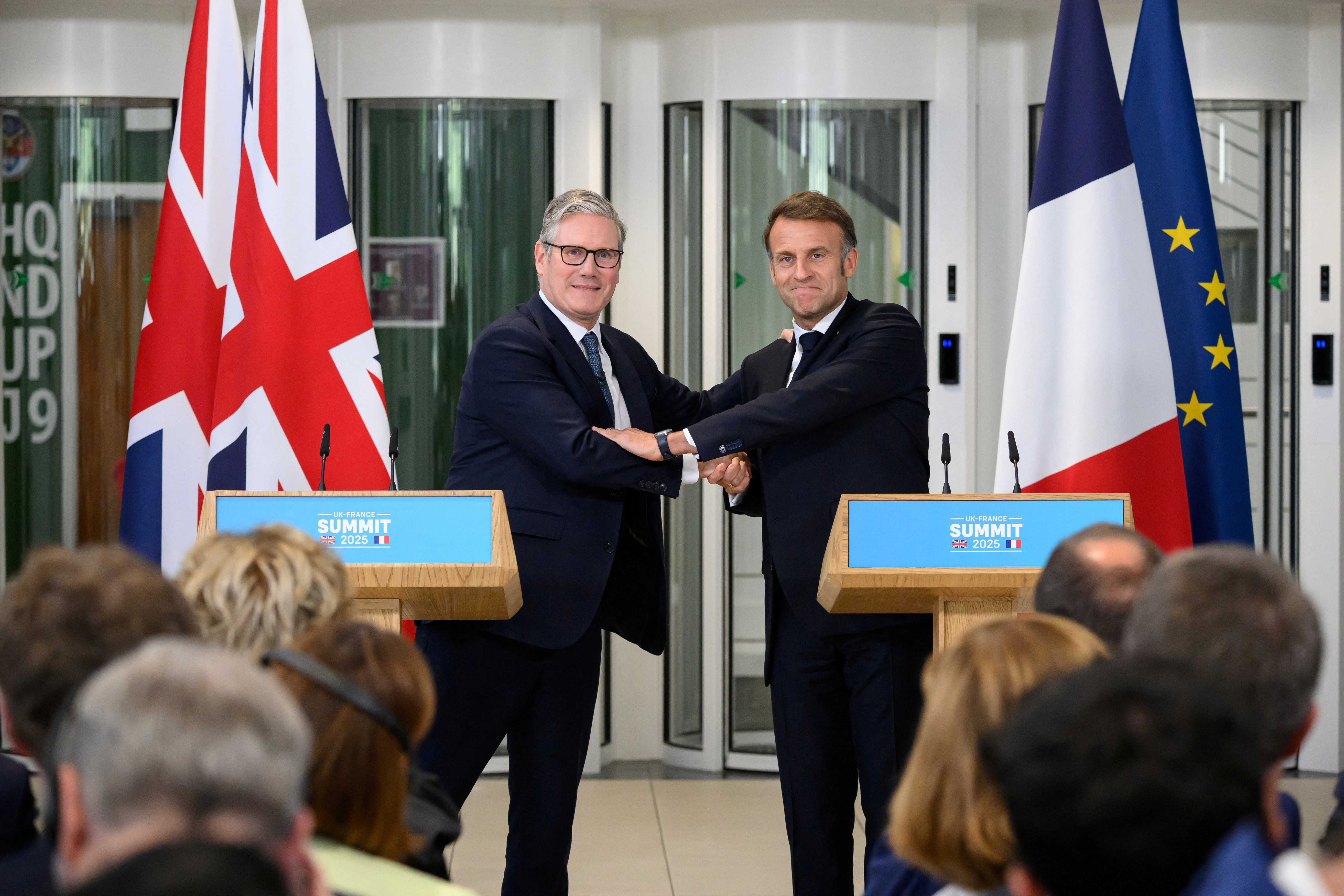 UK Prime Minister Keir Starmer (L) and French President Emmanuel Macron shake hands during a press conference at the conclusion of a joint military visit to the Northwood Headquarters Northwood, on July 10, 2025 in London, England. Leon Neal/Pool via REUTERS