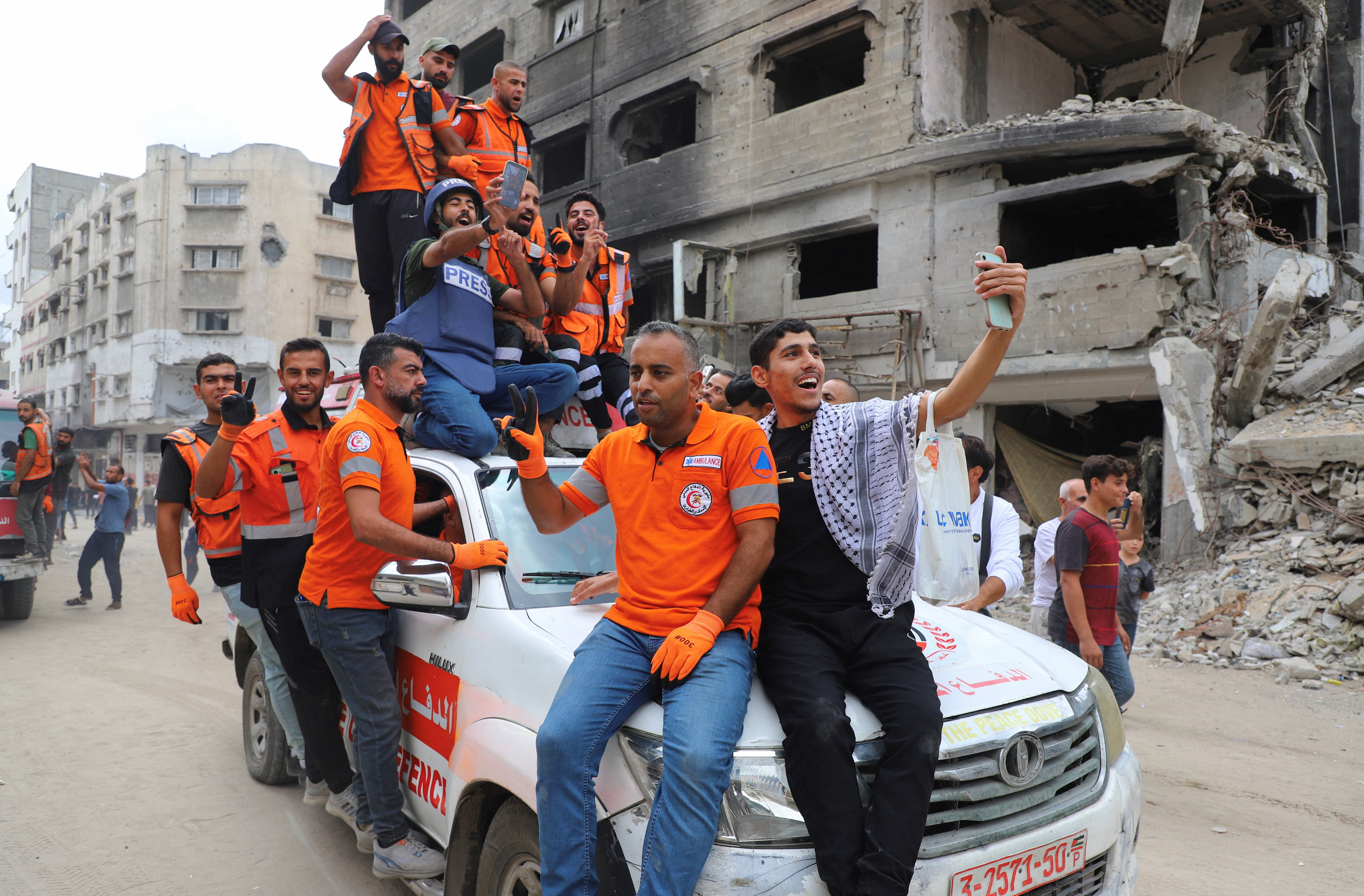 Gaza residents flood streets in hope of ending prolonged war