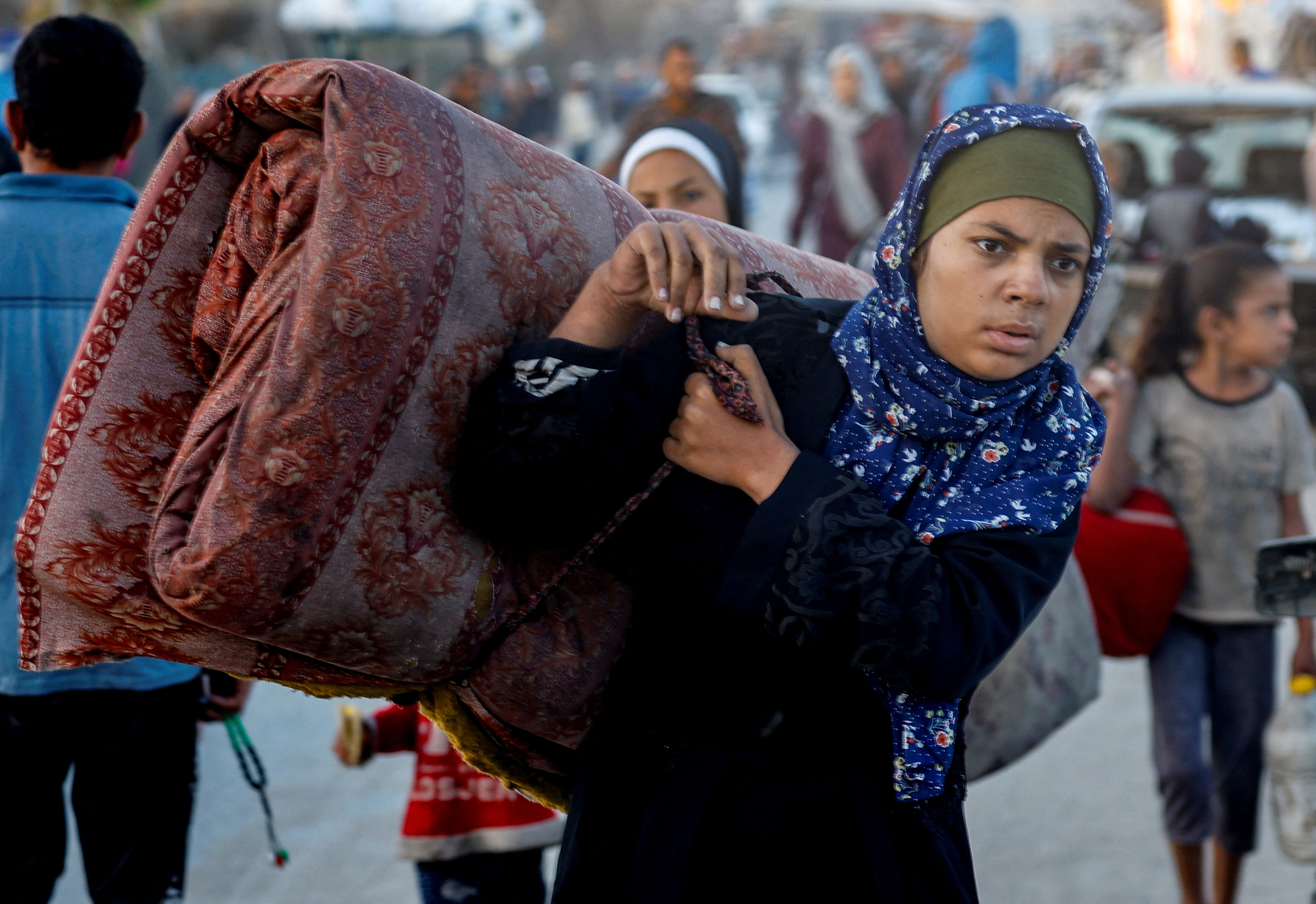 Tens of thousands return to shattered Gaza homes after ceasefire