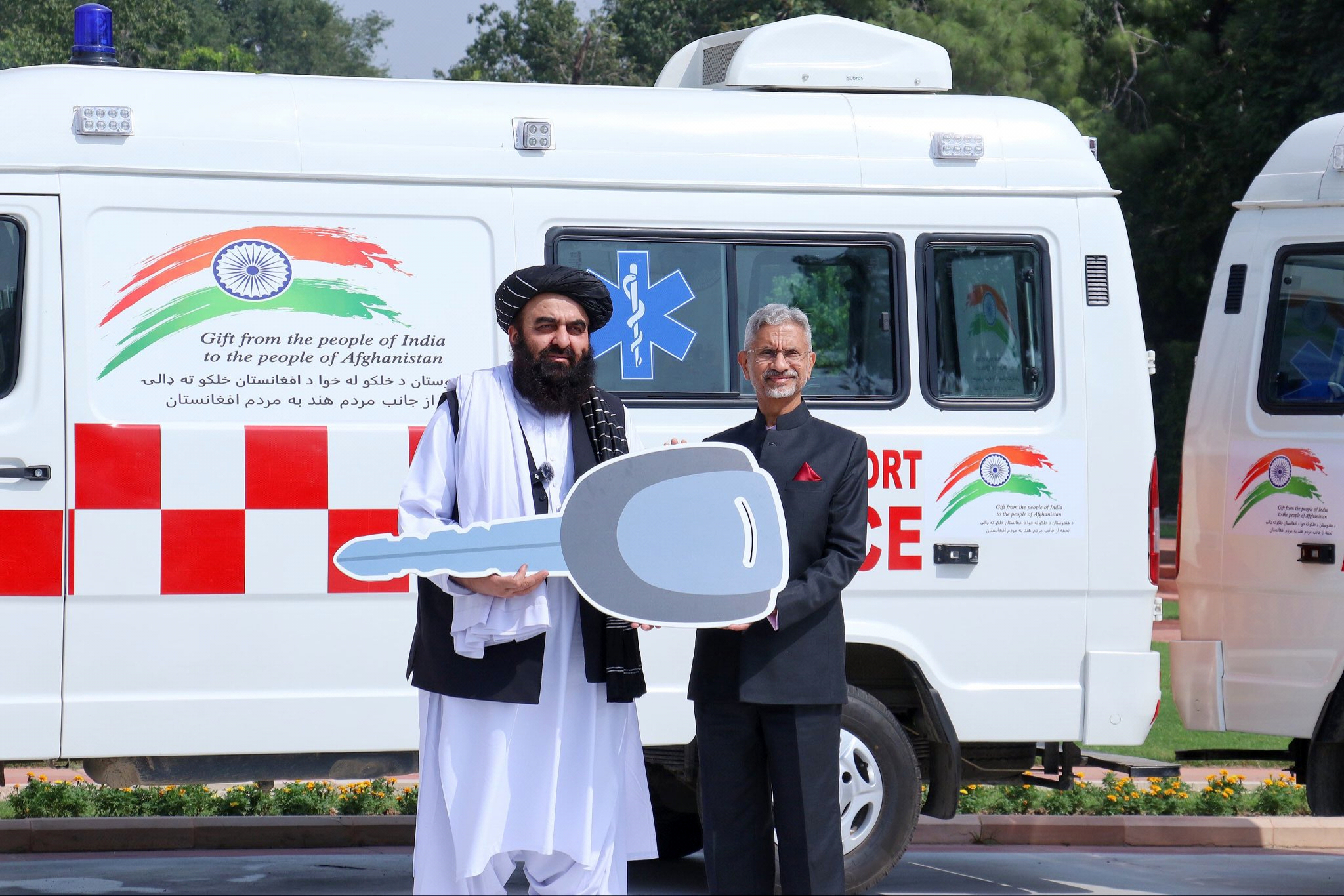 Indian External Affairs Minister S Jaishankar hands over a symbolic key after making a gift of ambulances to Afghan Foreign Minister Amir Khan Muttaqi in New Delhi, India, on October 10, 2025