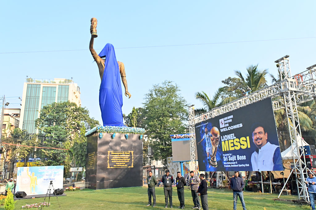 A 70-foot statue of international footballer Lionel Messi of Argentina was built in Lake Town for the Lionel Messi G.O.A.T Tour