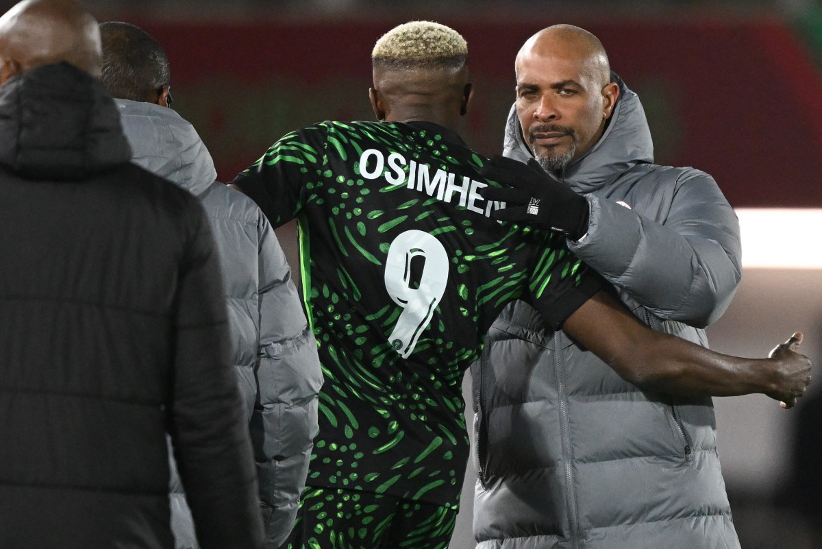 Nigeria's forward #09 Victor Osimhen leaves the pitch after being substituted off by Nigeria's head coach Eric Chelle during the Africa Cup of Nations (CAN) round of 16