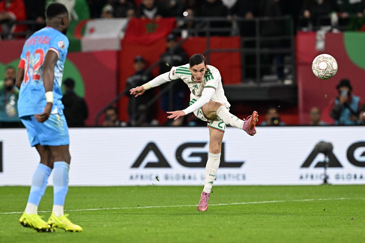 Algeria’s forward Adil Boulbina scores his team’s first goal during the Africa Cup of Nations round of 16 football match against DR Congo