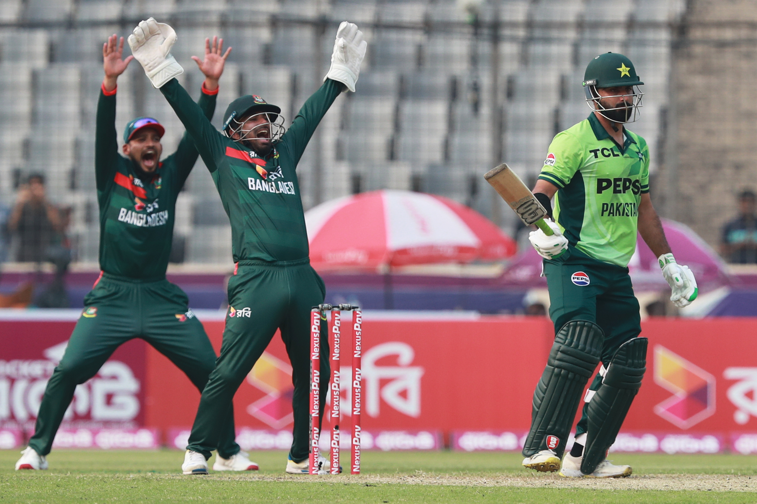 Bangladesh's Litton Das, centre, appeals successfully for the wicket of Pakistan's Hussain Talat during the first one day international cricket match between Bangladesh and Pakistan in Mirpur, Bangladesh