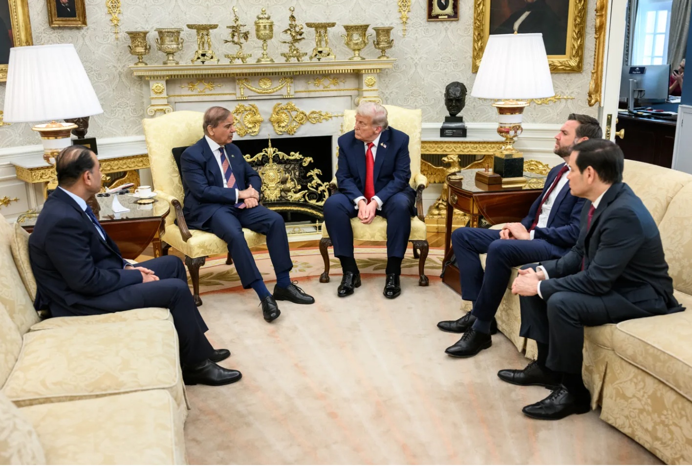 Pakistan PM Shehbaz Sharif and army chief Asim Munir meet US President Donald Trump at the White House in September 2025
