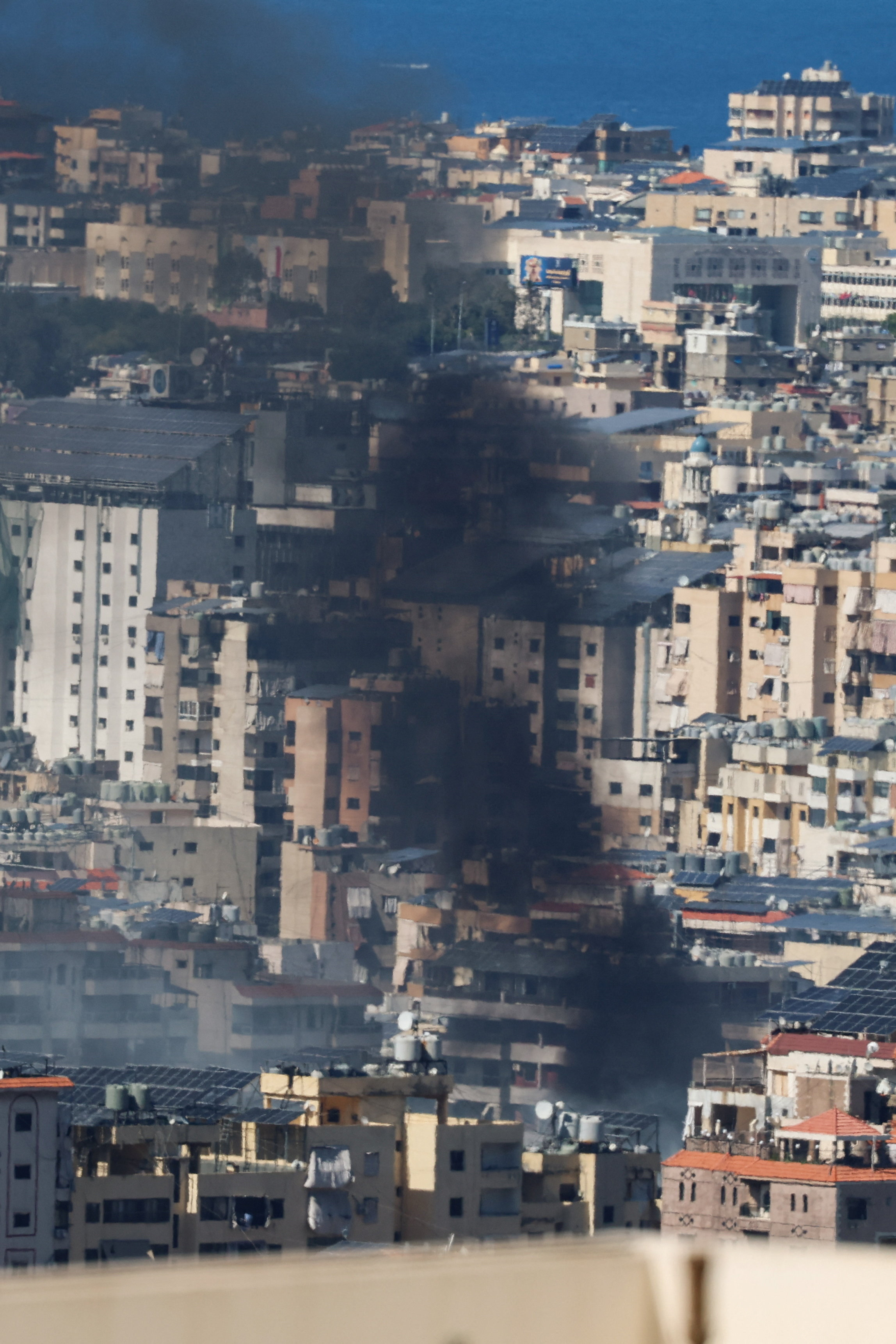 Smoke rises after an Israeli strike on Beirut's southern suburbs, following an escalation between Hezbollah and Israel amid the U.S.-Israeli conflict with Iran, Lebanon, March 5, 2026. REUTERS/Claudia Greco